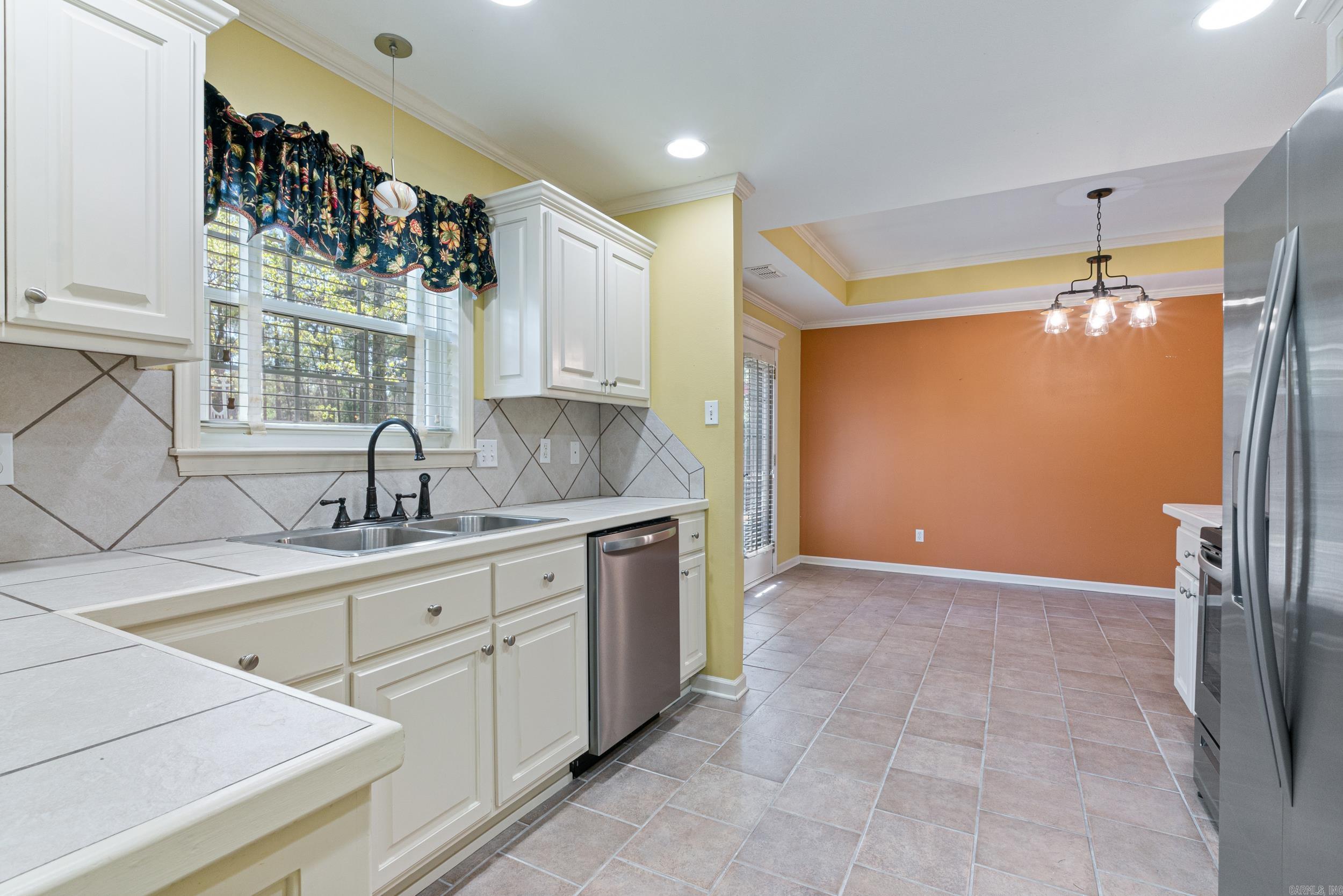 DIAMOND POINTE - Residential