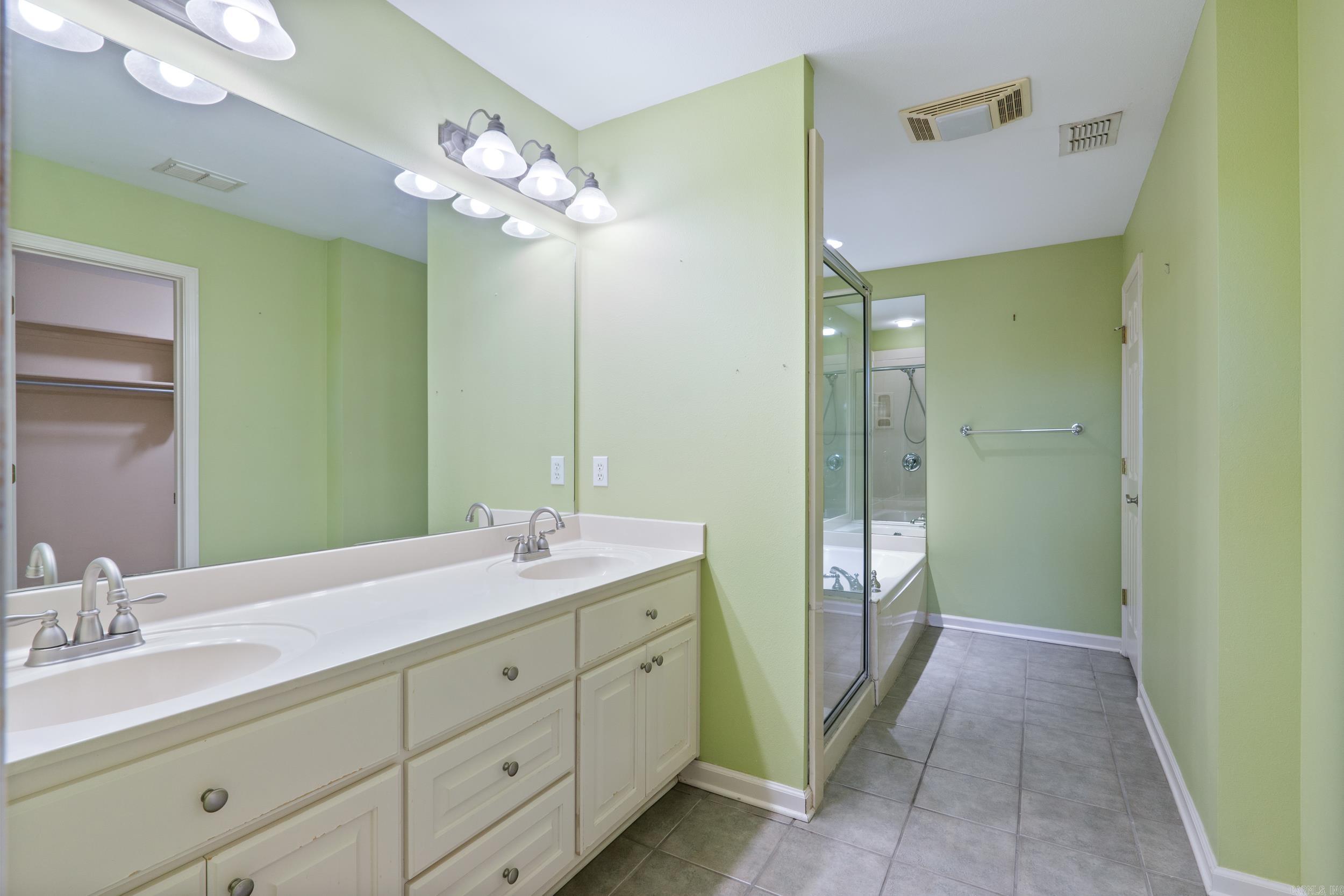 DIAMOND POINTE - Residential