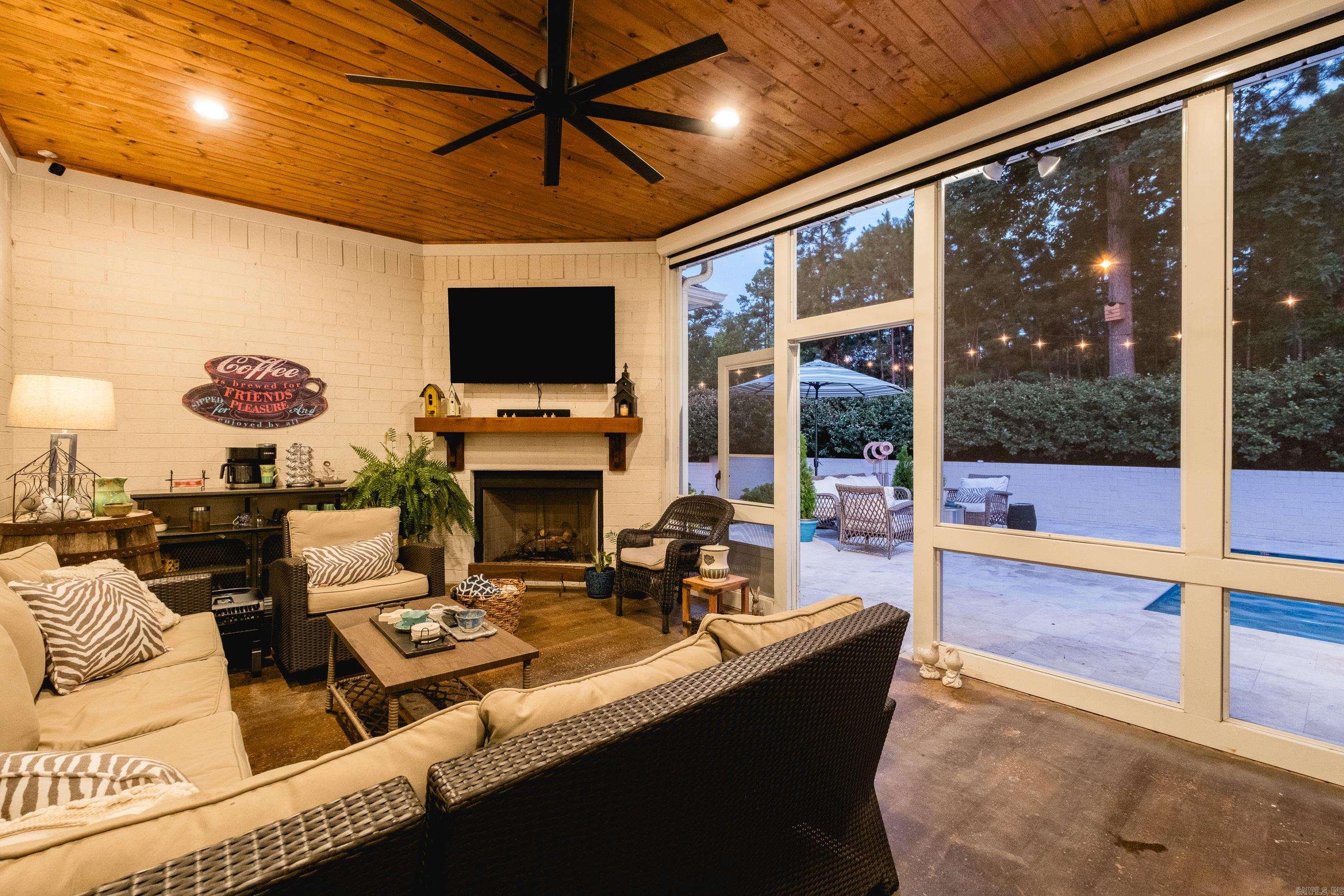 CHENAL VALLEY ENSBURY PLACE - Residential