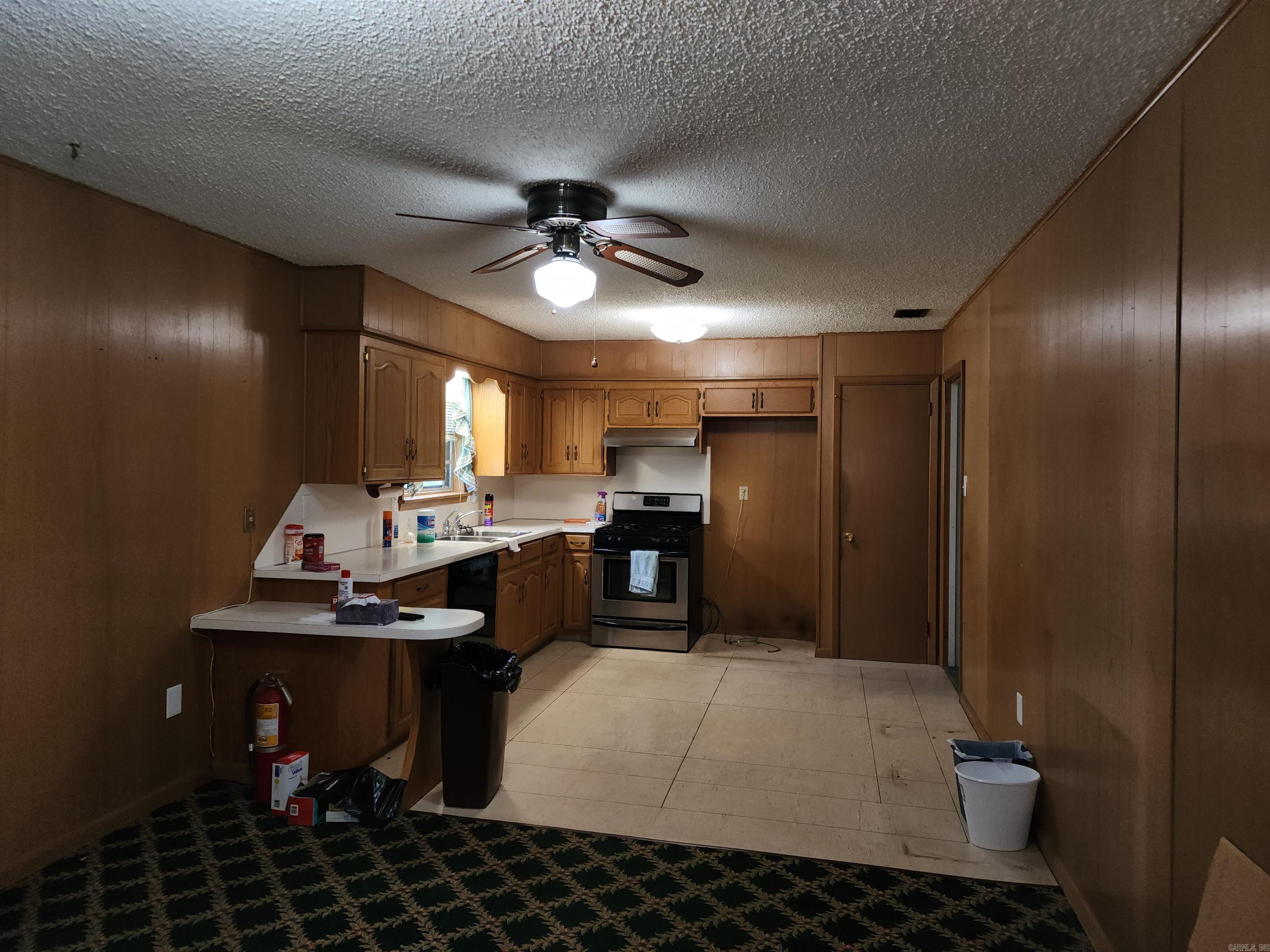 TOWN & COUNTRY - Residential