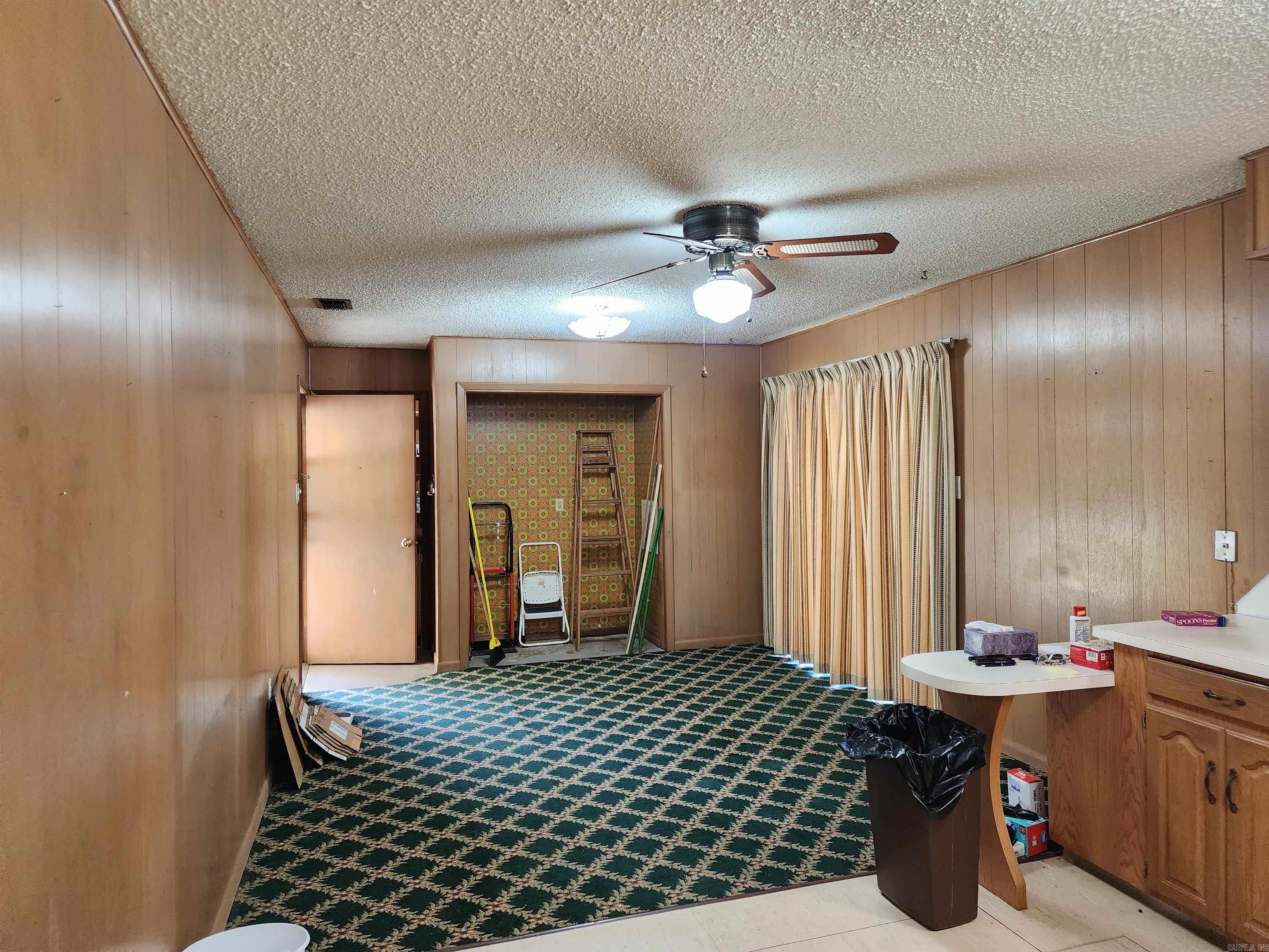 TOWN & COUNTRY - Residential