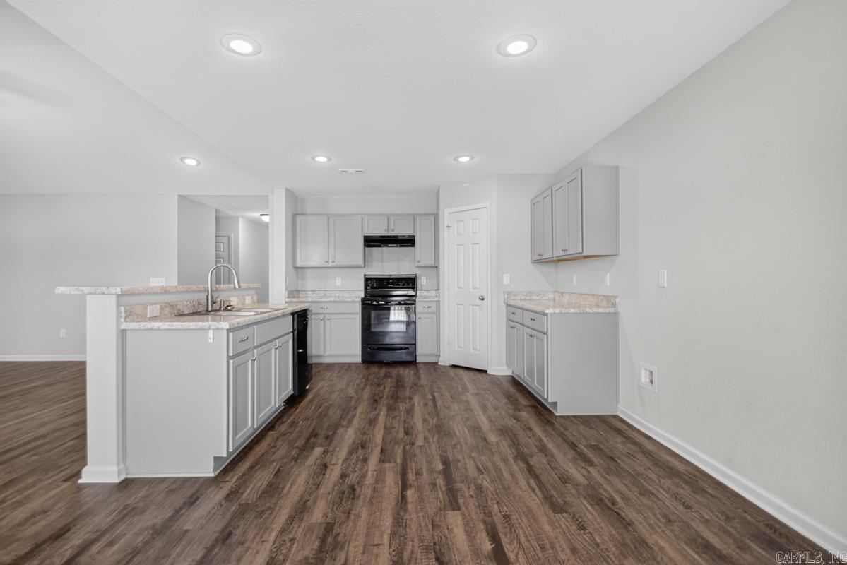 PARKWAY MEADOWS - Residential