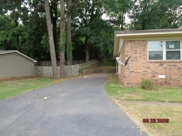 BEAUTIFUL LAKEVIEW - Residential