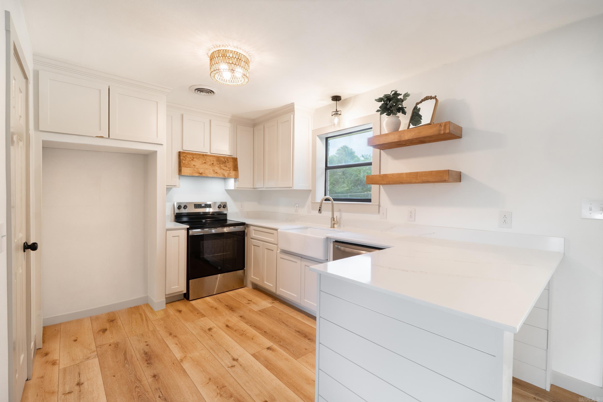 LAKEVIEW VILLAGE - Residential