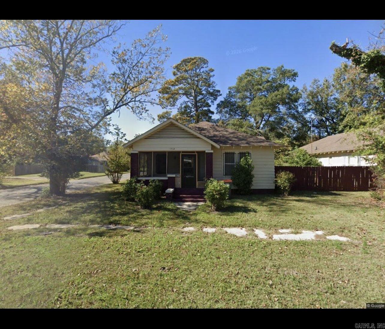2 bedroom 1 Bath home is now available