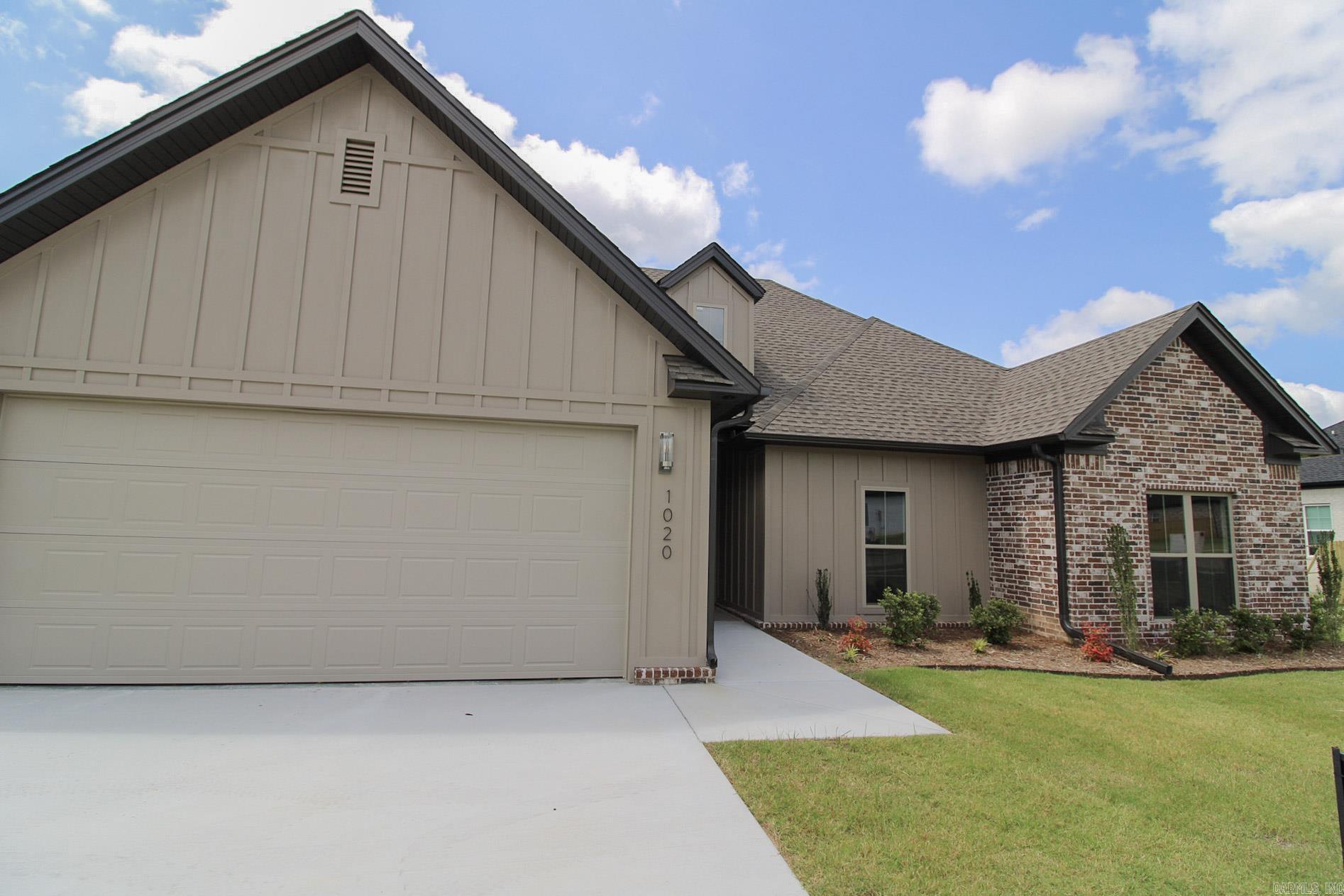 Cutest new construction home in Vilonia! Brush nickel finishes, luxury tile throughout with LVP in the main areas, custom trim work, tons of natural light. Don't miss the chance to call it home!