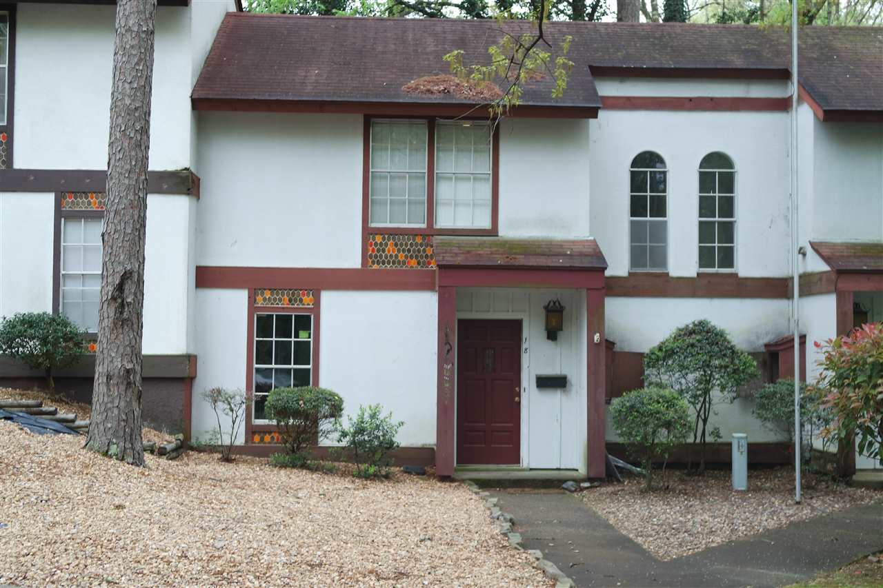 Charming townhouse that is move in ready. Come and see this property before it is gone. Two bedrooms and 1.5 baths.