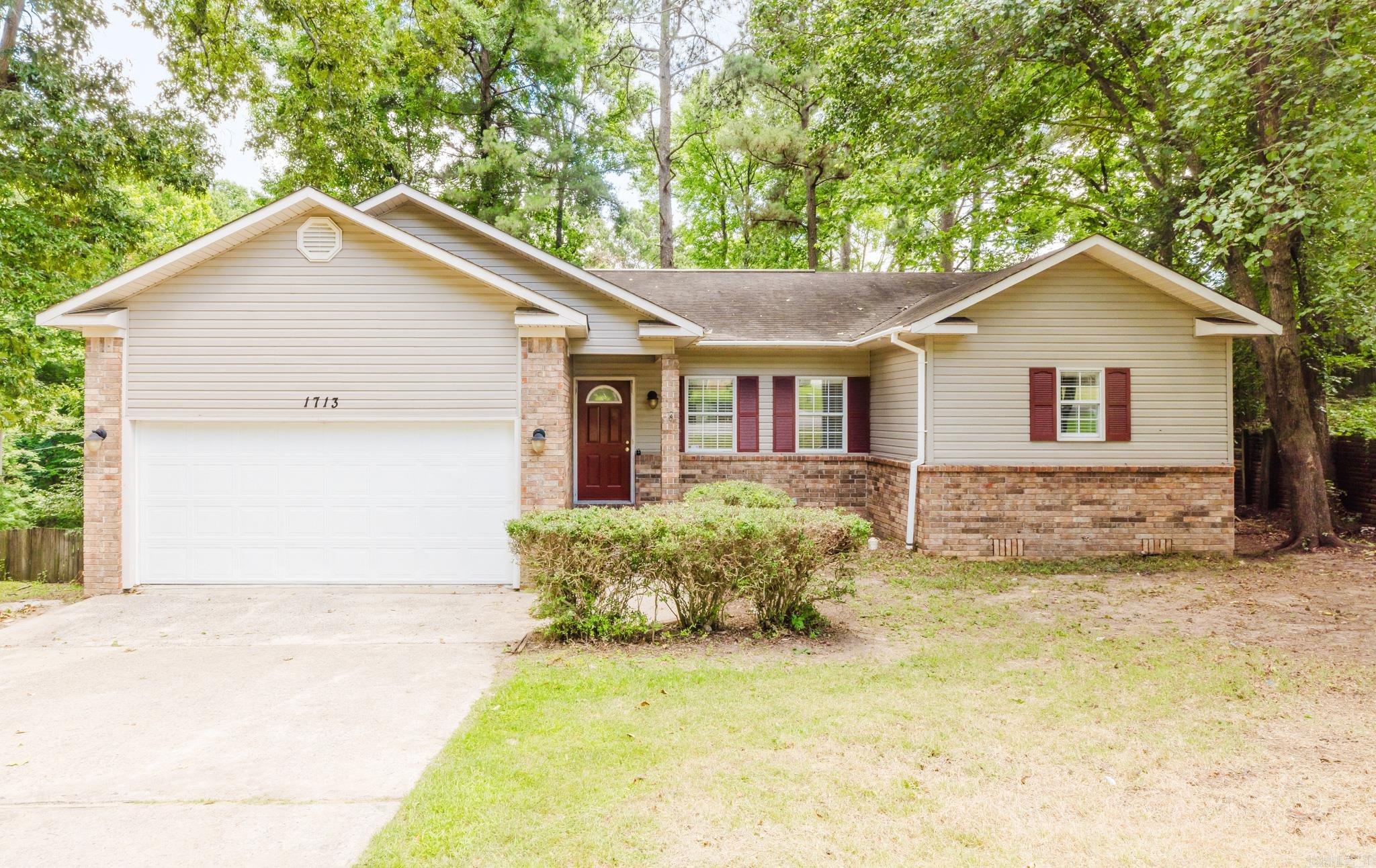 BEAUTIFUL LAKEVIEW - Residential