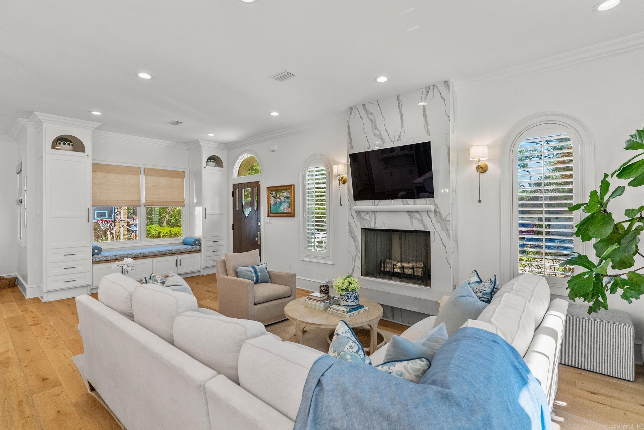 NEWTONS - Residential