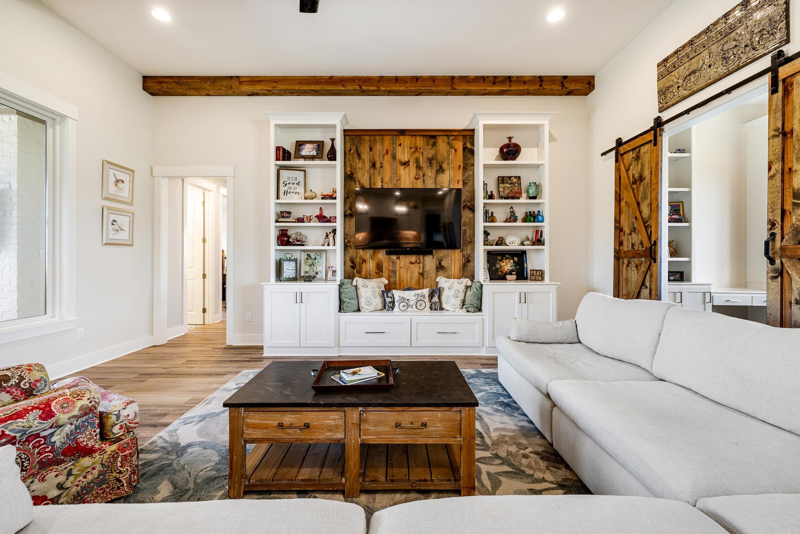 THE STABLES - Residential