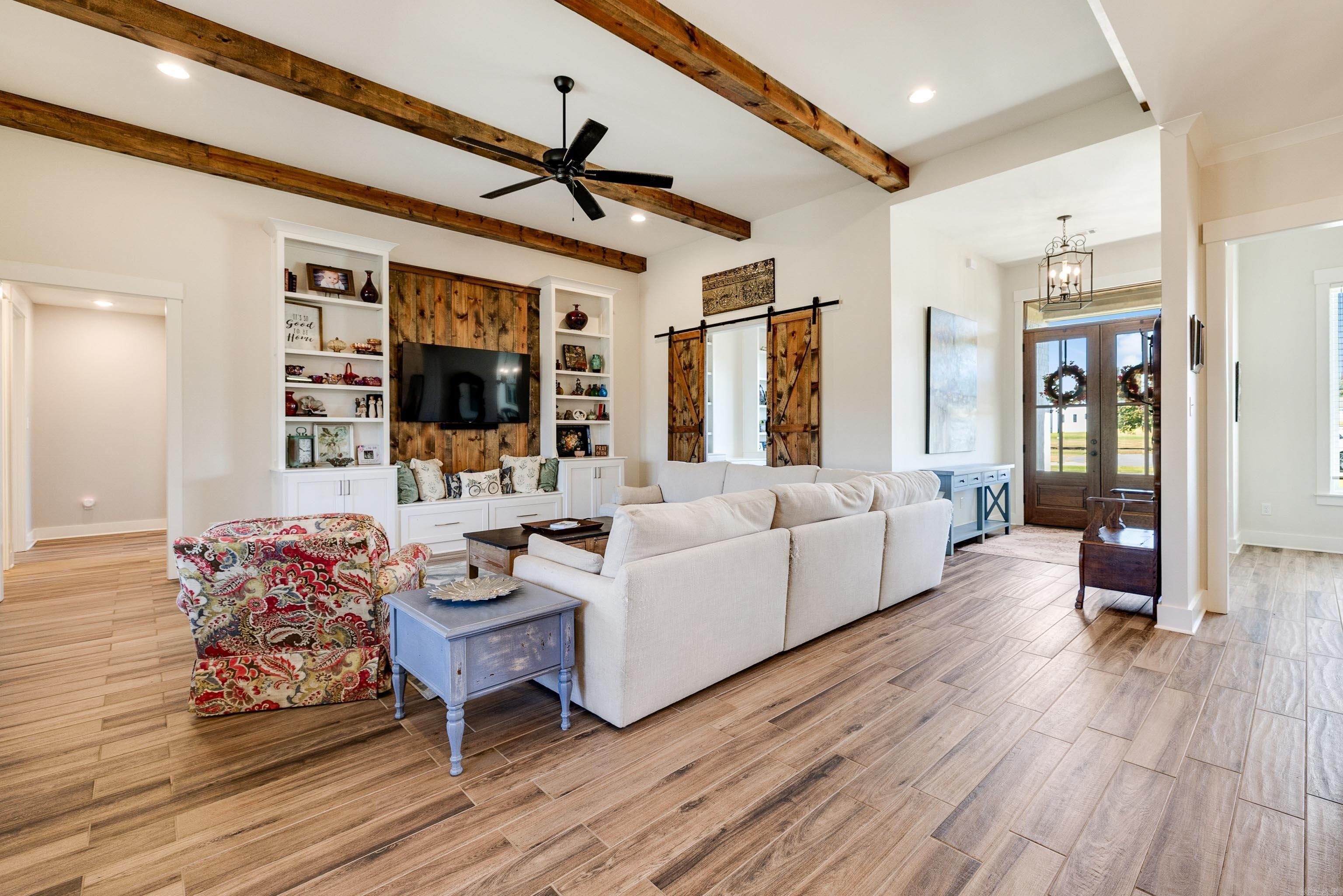 THE STABLES - Residential