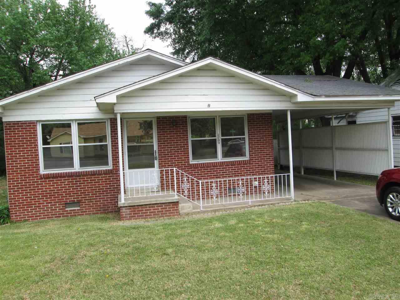 Shop in back with utilities, ready for business opportunities.  Five-car parking lot available.