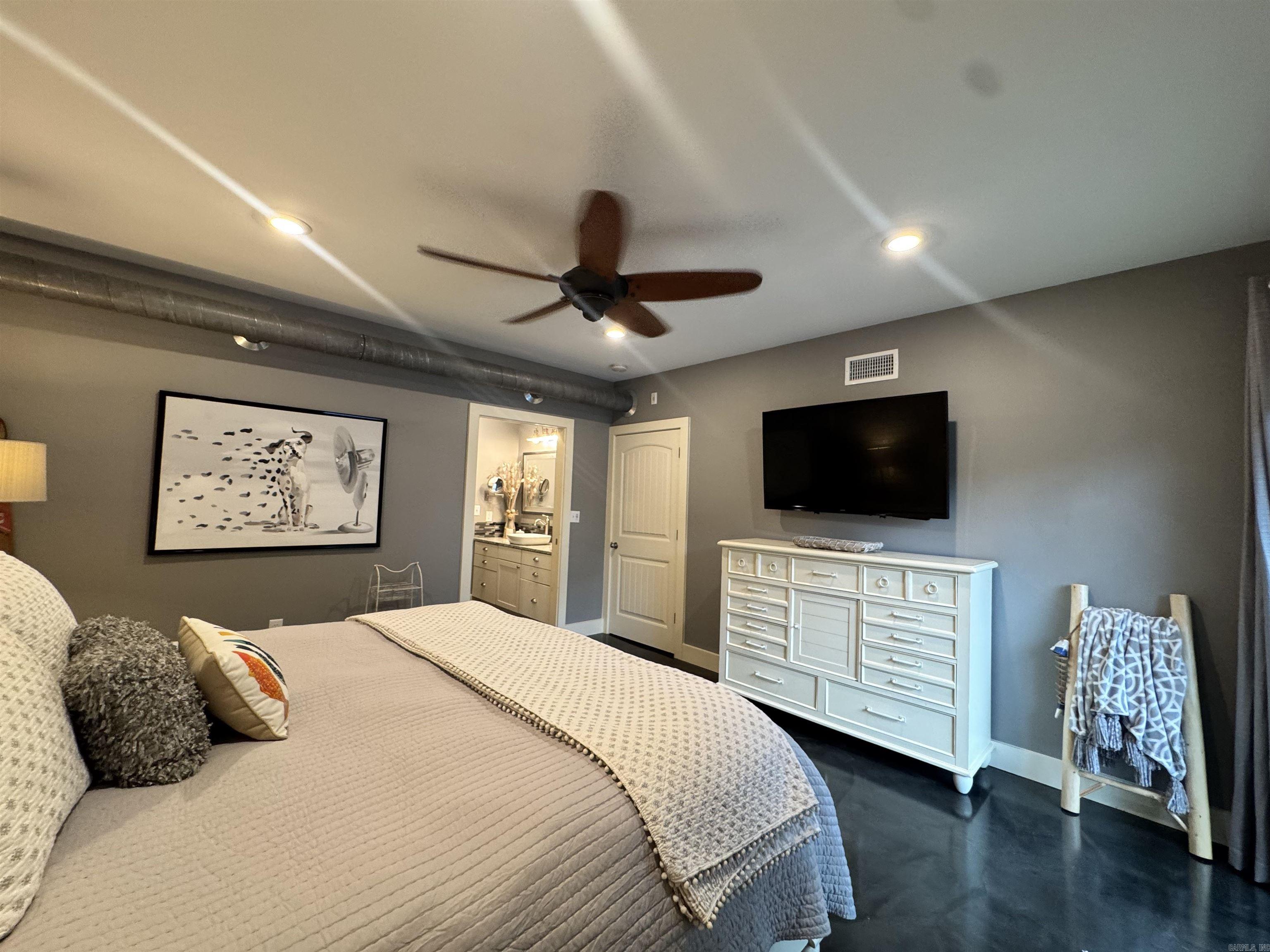 NARROWS INN AT GREERS FERRY HPR - Residential