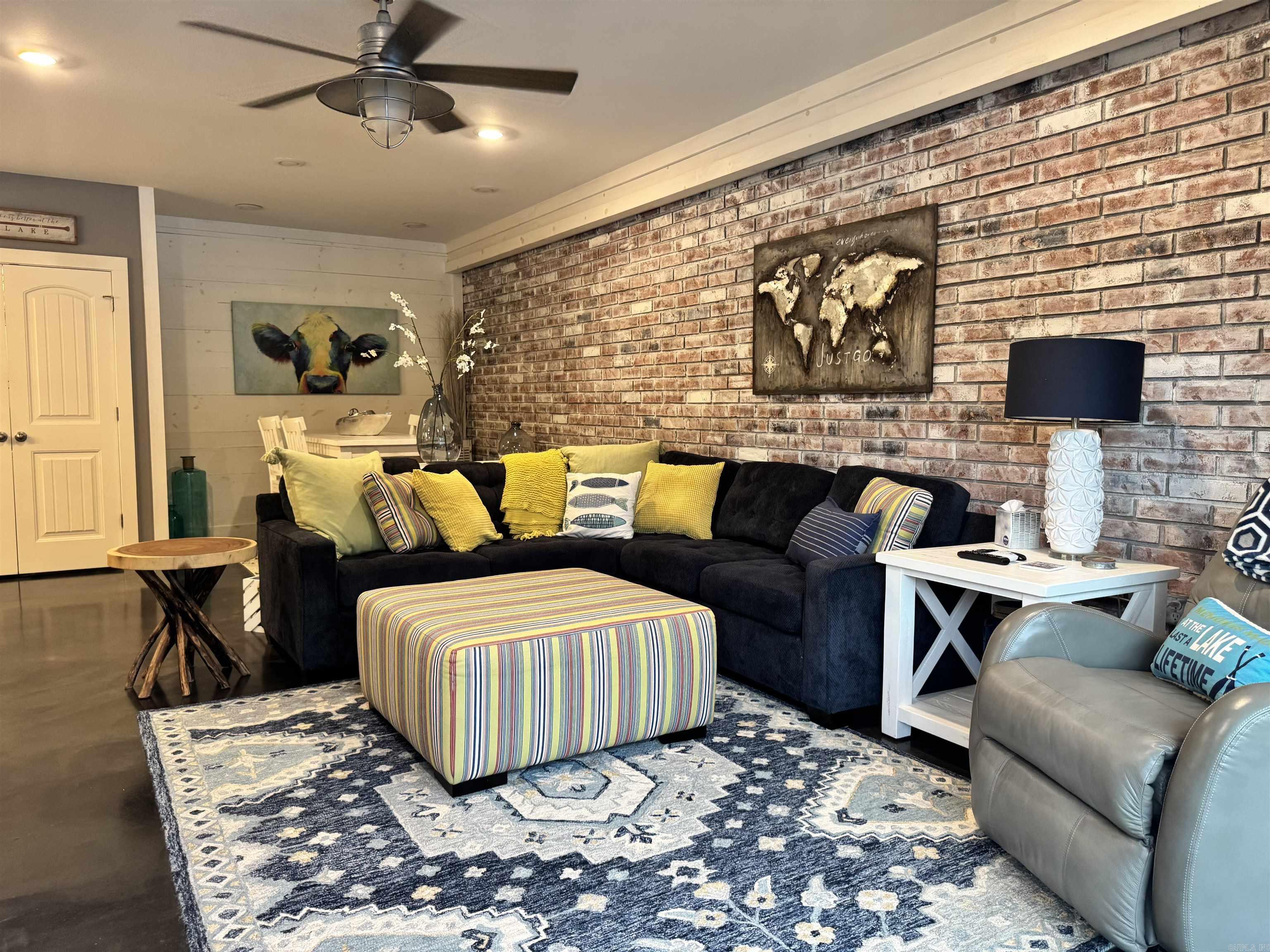 NARROWS INN AT GREERS FERRY HPR - Residential