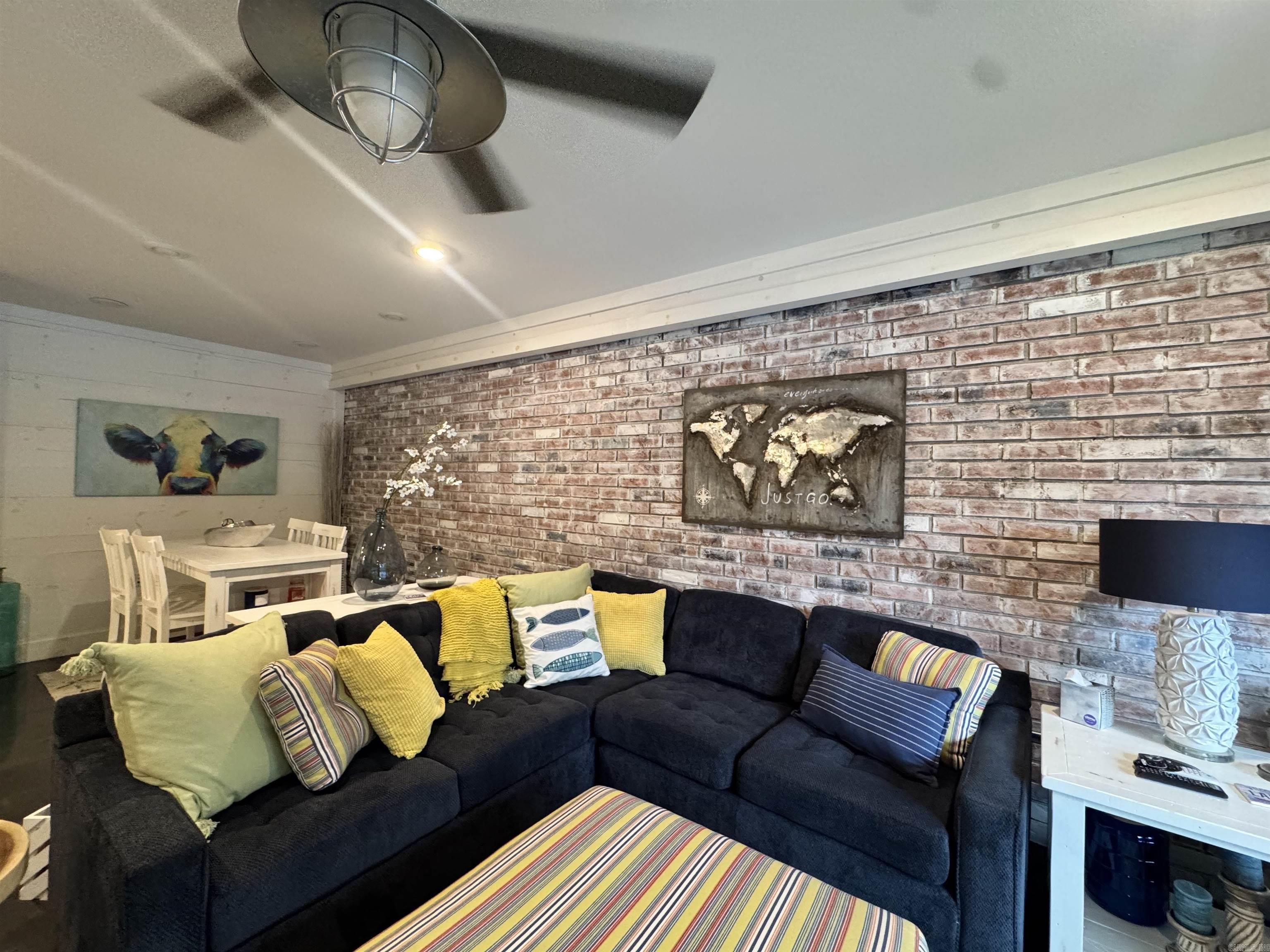 NARROWS INN AT GREERS FERRY HPR - Residential