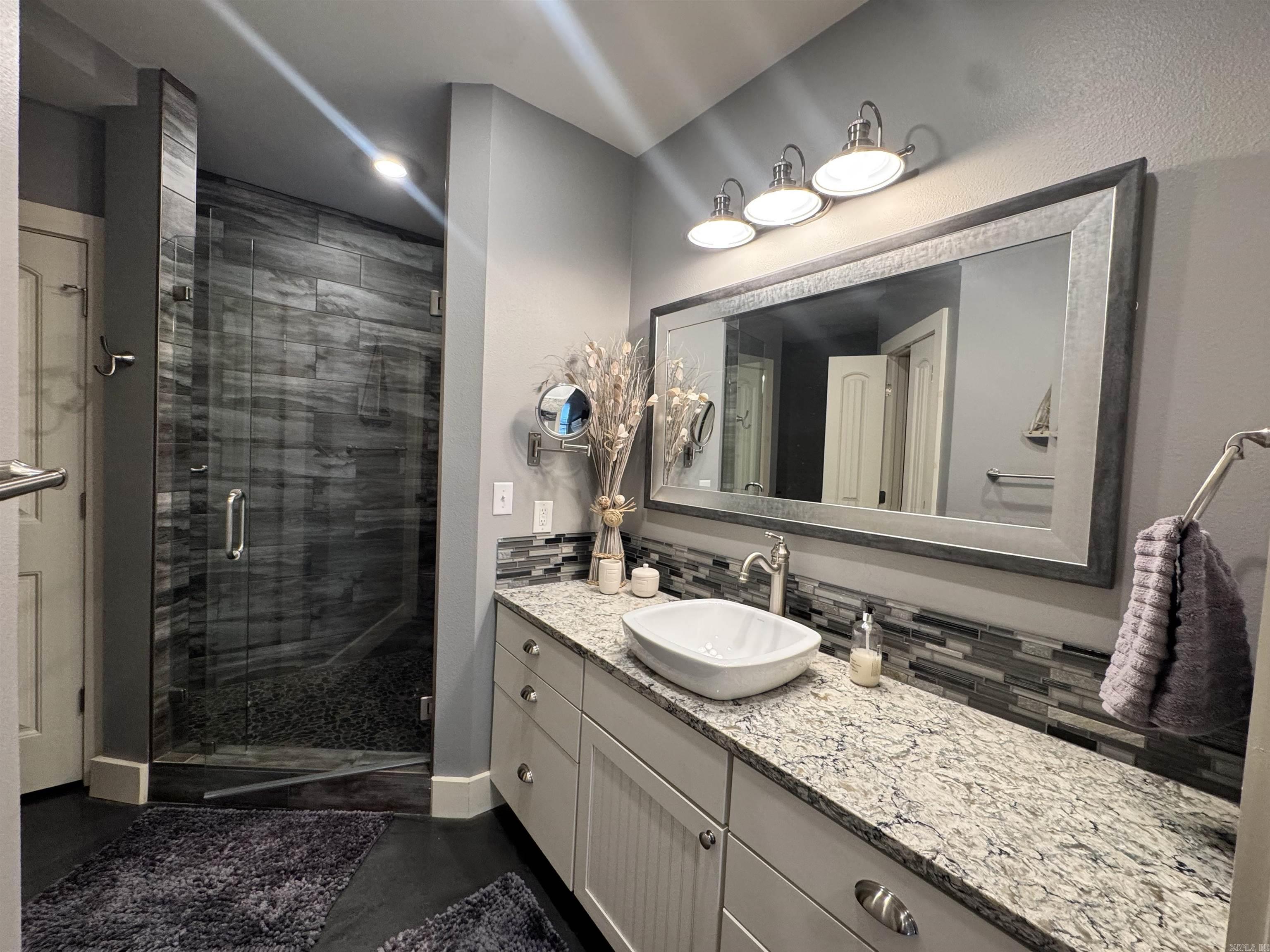 NARROWS INN AT GREERS FERRY HPR - Residential