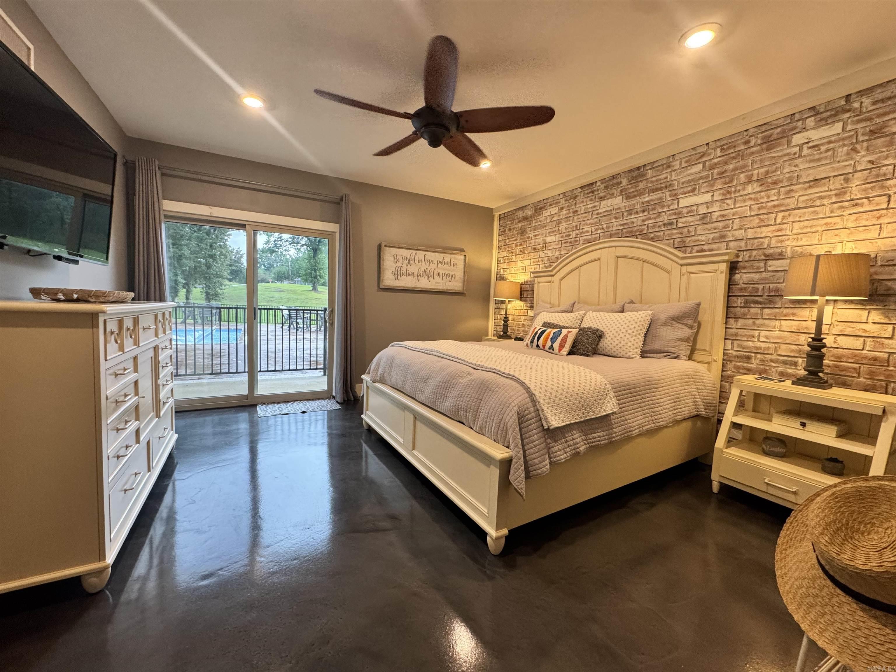NARROWS INN AT GREERS FERRY HPR - Residential