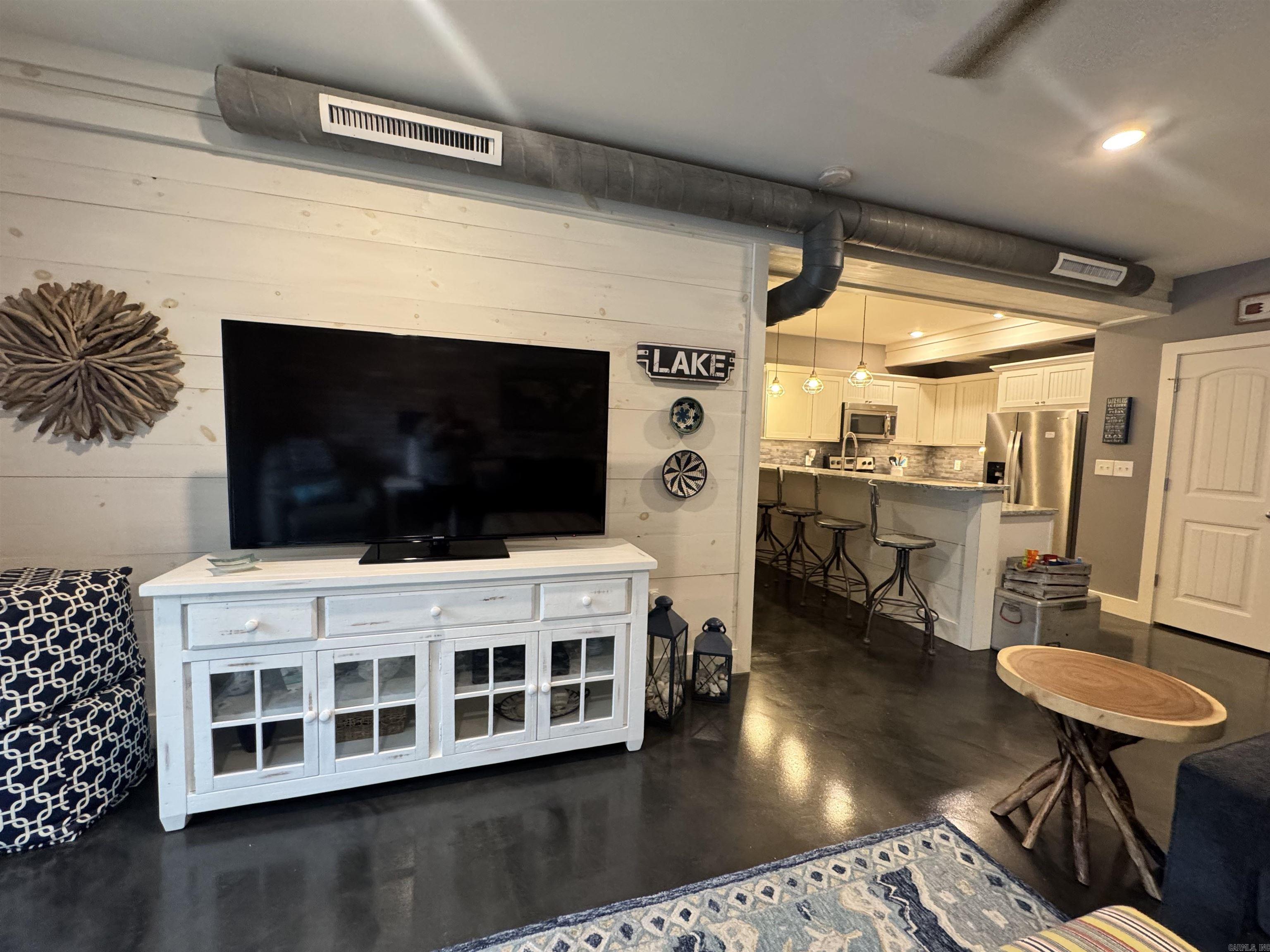 NARROWS INN AT GREERS FERRY HPR - Residential