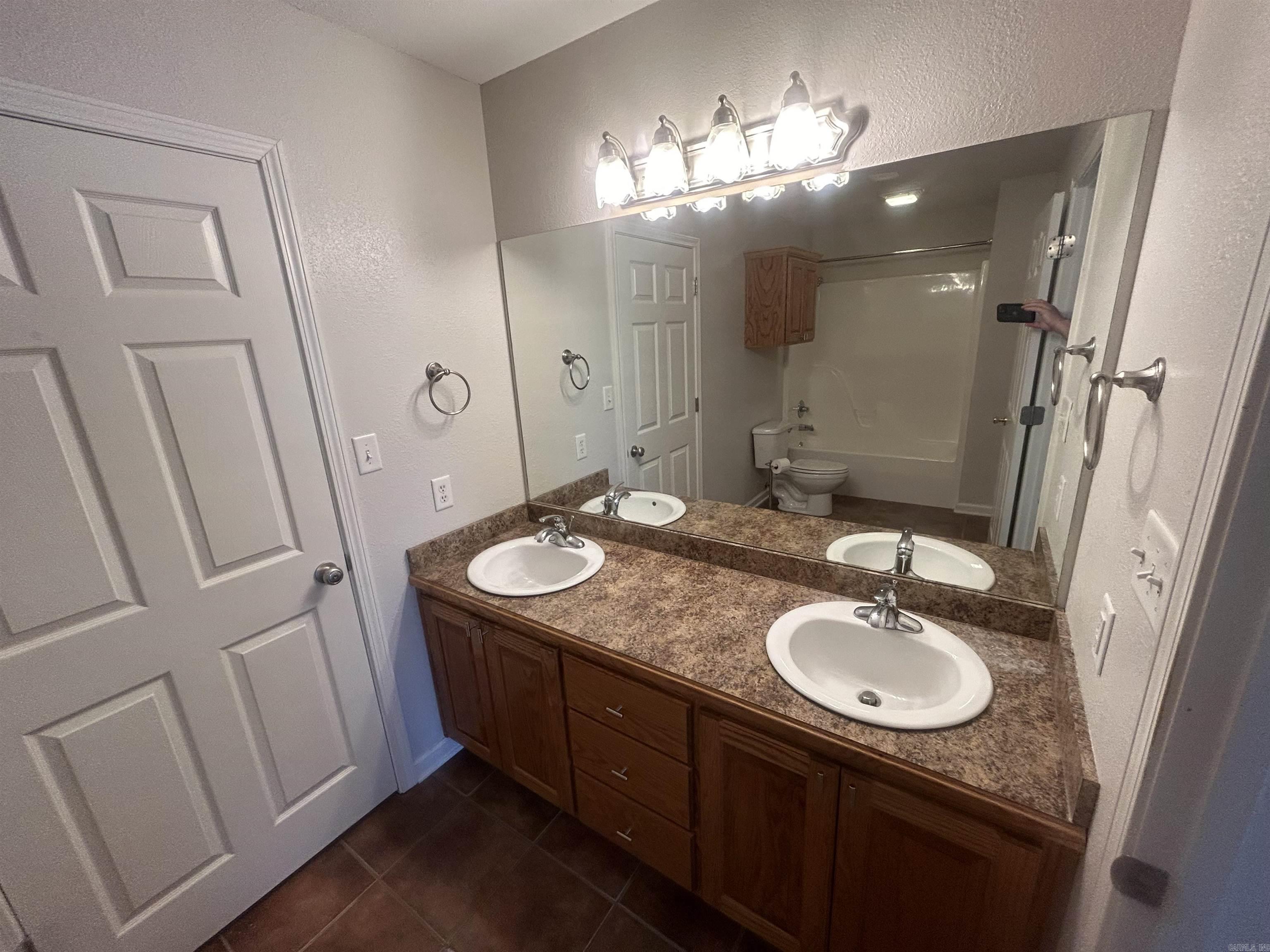 CENTERVIEW ESTATES - Residential