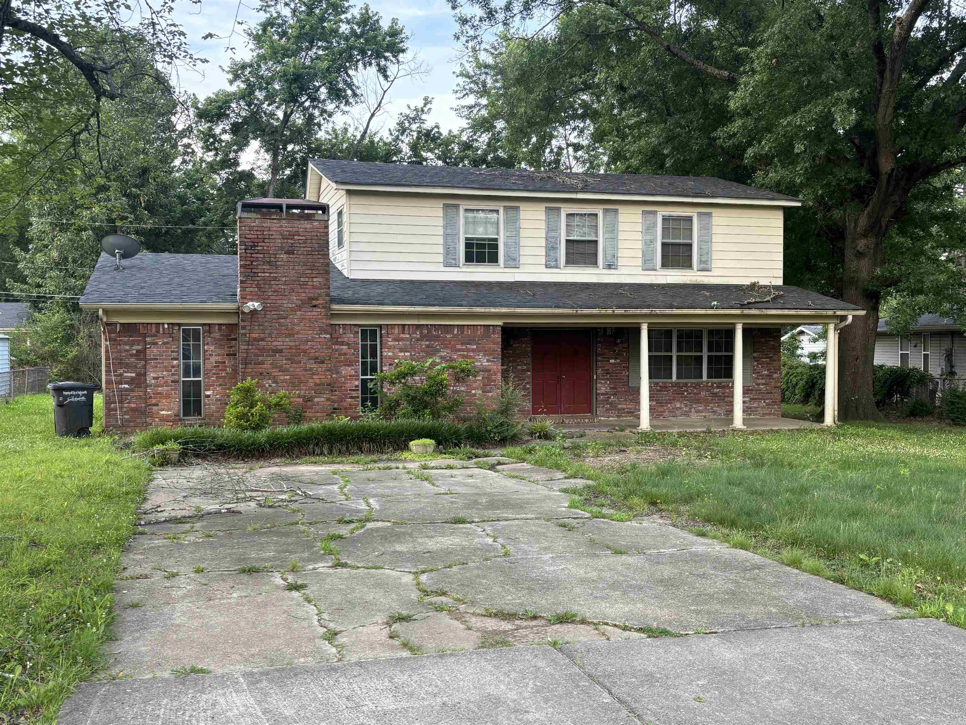Welcome to the 4 bed 2 bath home in a cul-de-sac.  Home features eat in area, formal dining, office area and a nice size family room (used to be garage).  Upstairs features 3 bedrooms and a bath.    Storage shed in backyard.  Selling home AS IS CONDITION. No SPD on file as she had house rented.