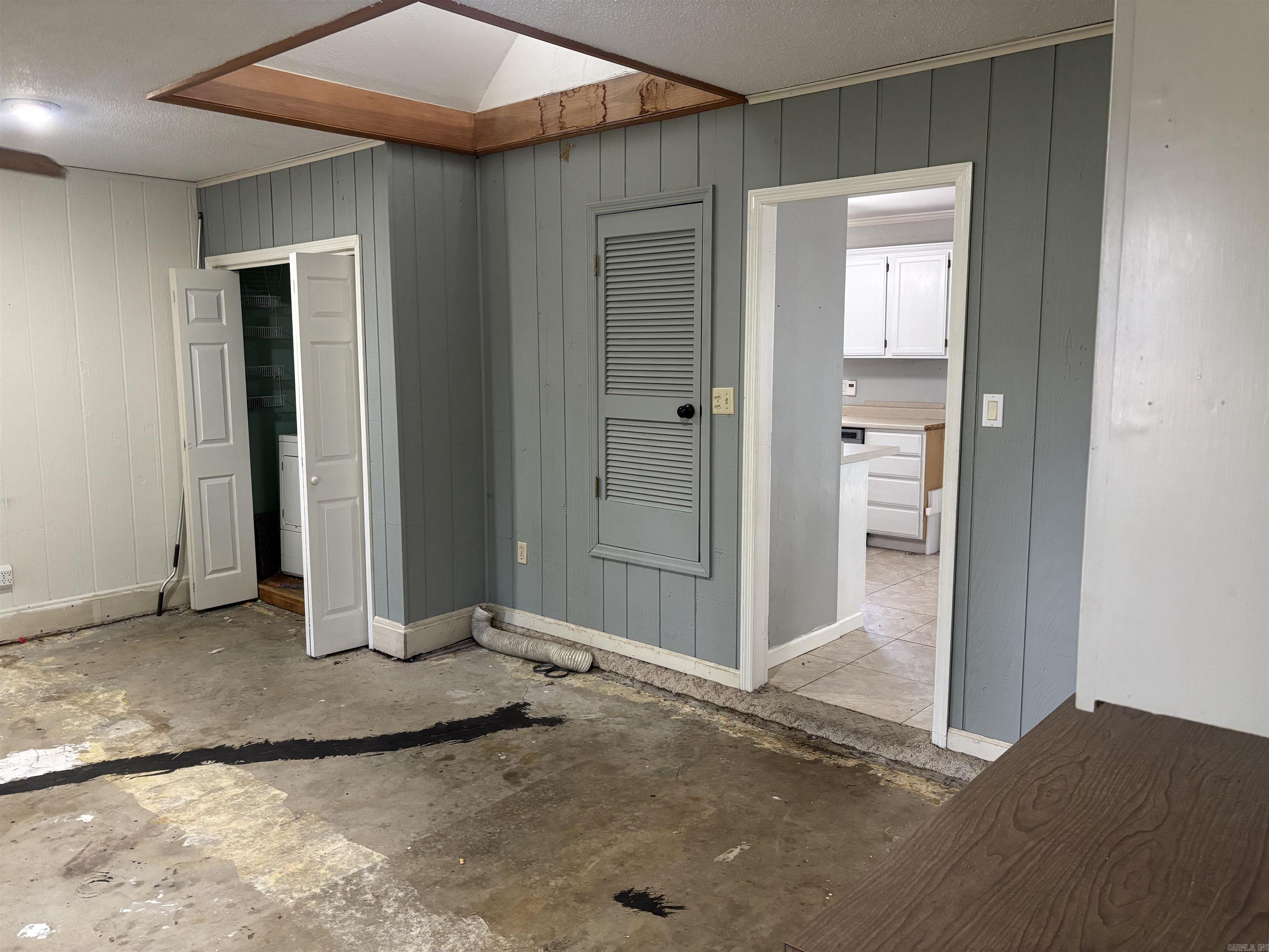 LESSEL ESTATES - Residential