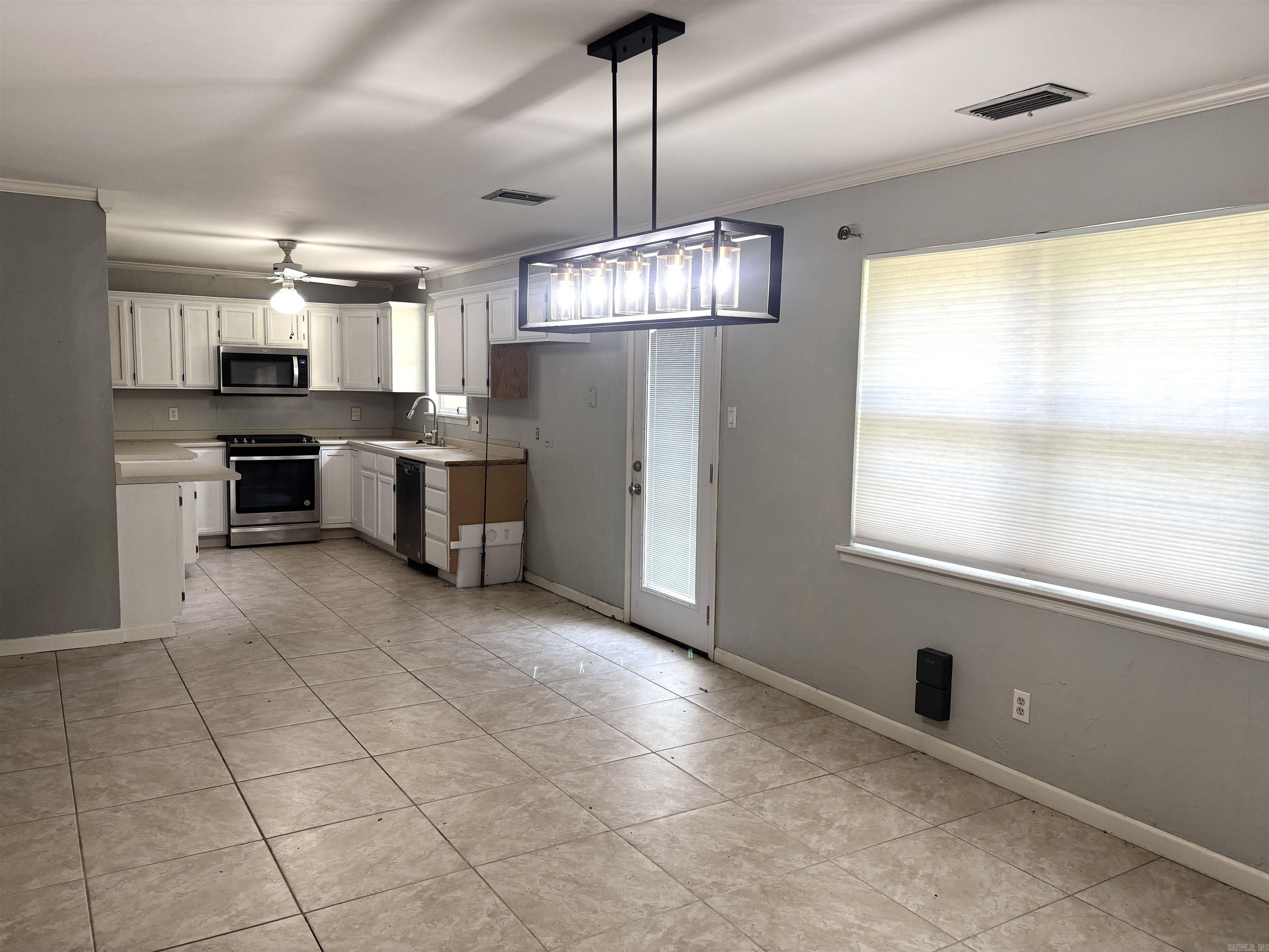 LESSEL ESTATES - Residential