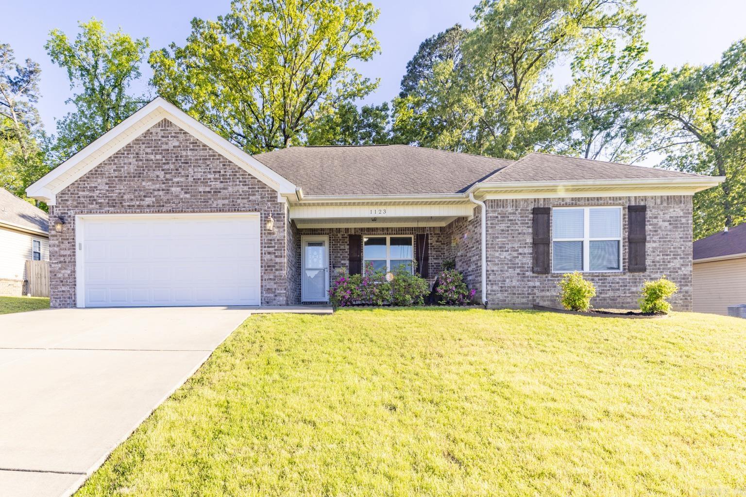 Discover this delightful 4-bed, 2-bath home constructed in 2017. Embrace the welcoming front porch and savor outdoor moments on the covered back porch overlooking the nicely sized backyard. This home offers a split floorplan, spacious living room with fireplace. Kitchen has stainless steel appliances, granite countertops and pantry. Enjoy living conveniently located near grocery store, hospital and restaurants.