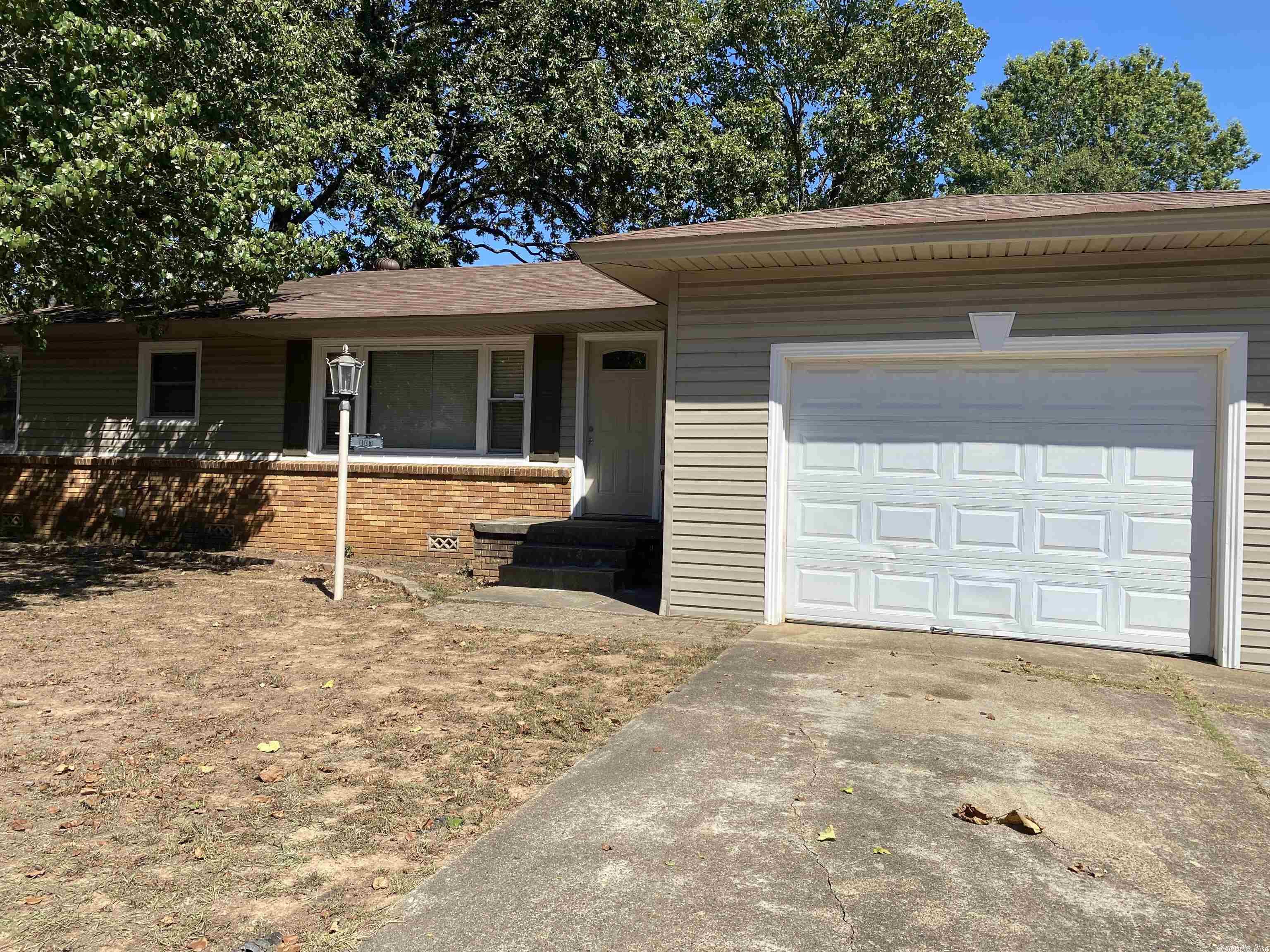 Looking good! New HVAC (2022). New appliances (2022).  Beautiful hardwoods freshly waxed. Large workshop with electricity. Lot's of natural light, large gathering spaces. Back yard is fully fenced and mostly private. Come see today!