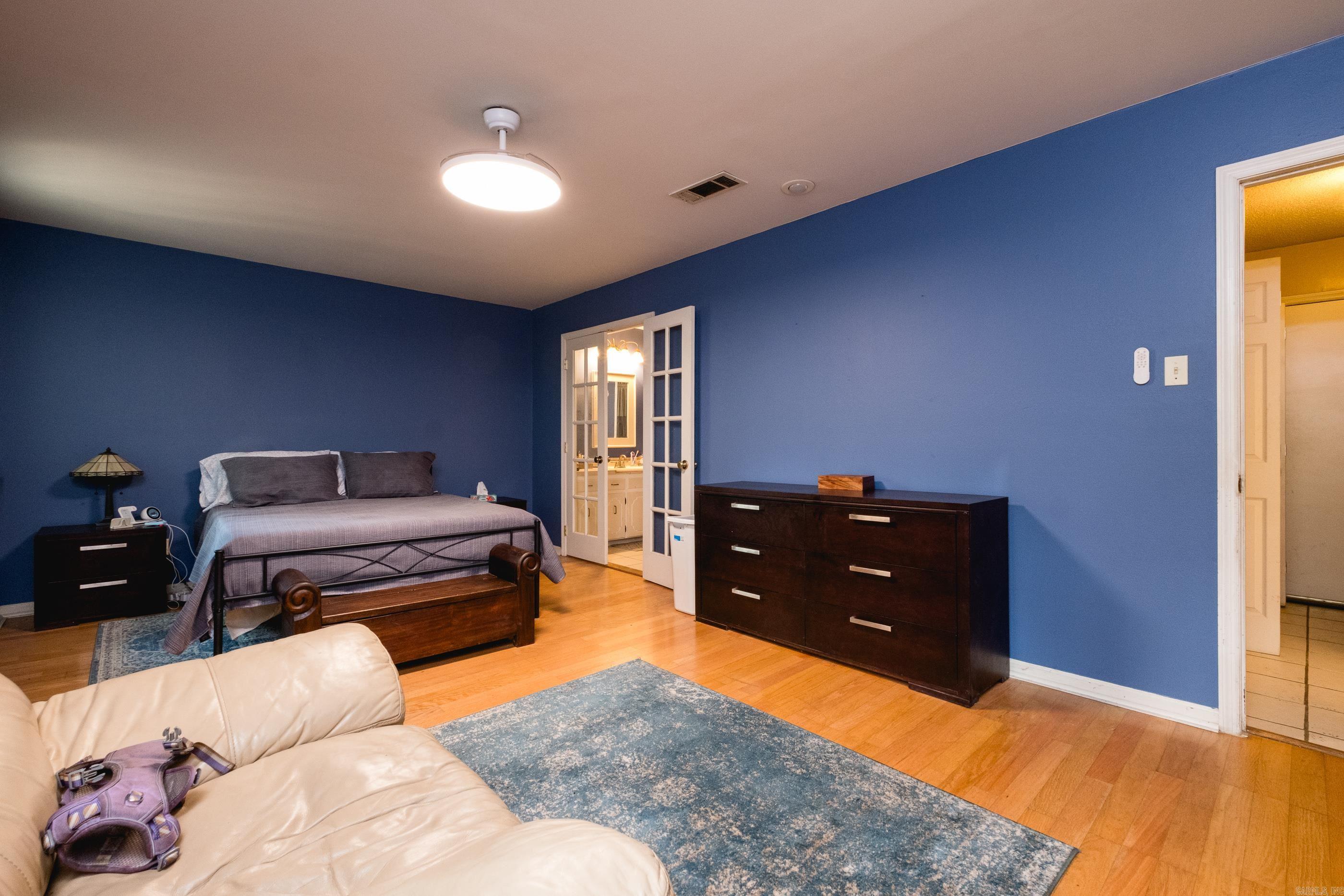 EAST MEADOW - Residential