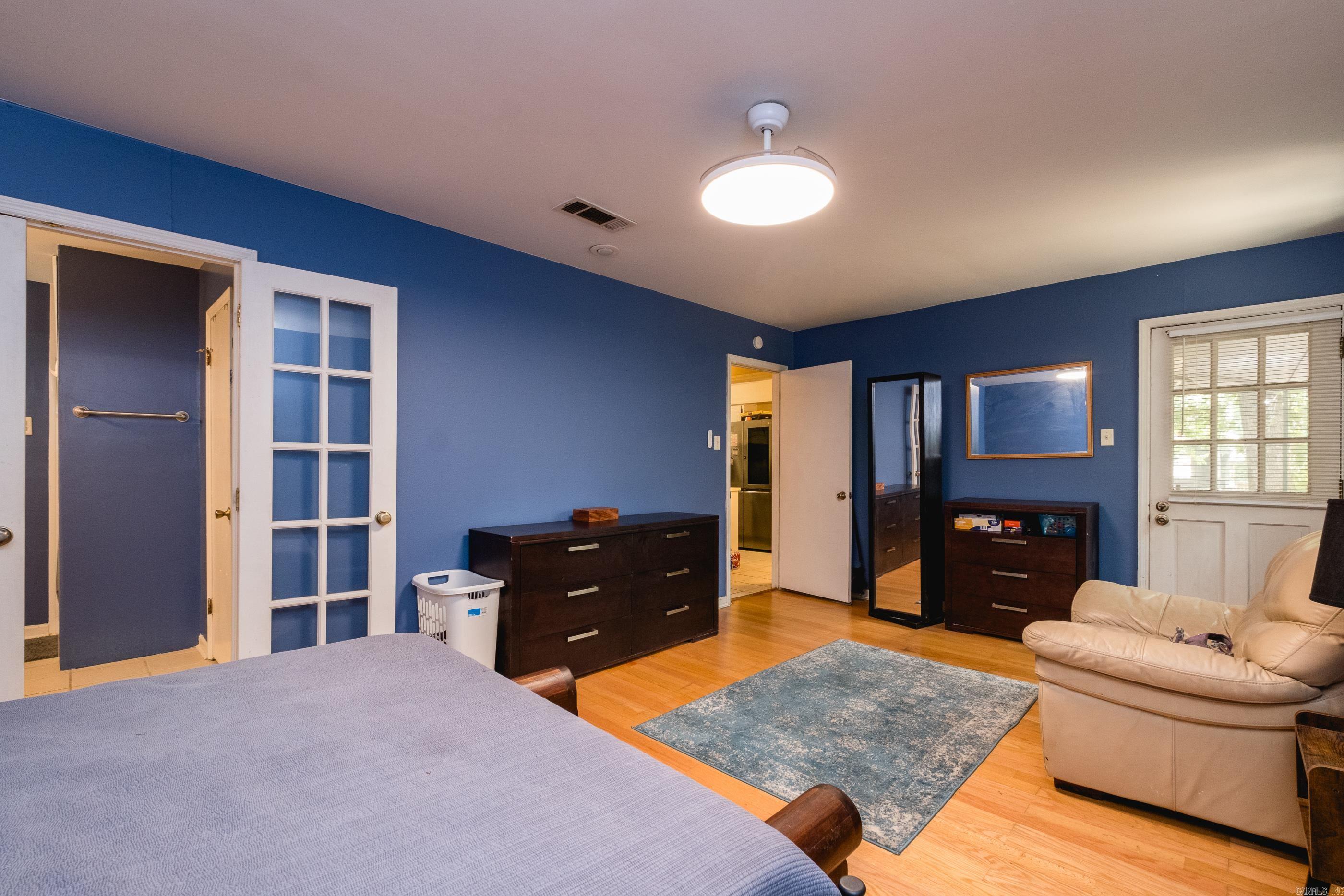 EAST MEADOW - Residential