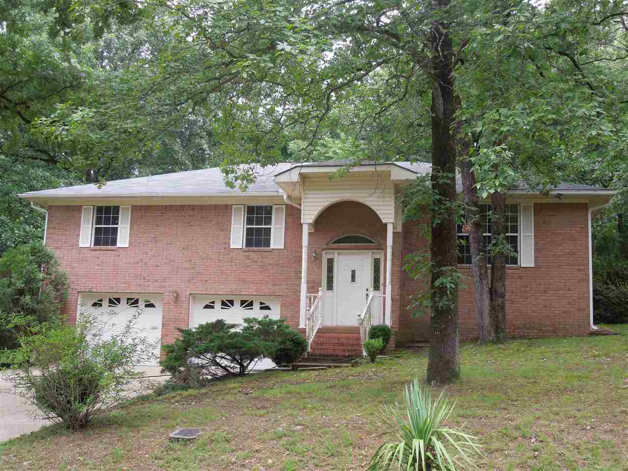 GREAT ALL BRICK 3/2 LOCATED IN A NICE SUBDIVISION IN THE LAKESIDE SCHOOL DISTRICT.  THE EXTRA LARGE LOT PROVIDES PLENTY OF ROOM FOR OUTSIDE ACTIVITIES. THIS HOME  FEATURES A TWO STORY ENTRY, LARGE FAMILY ROOM , SEPARATE DINING ROOM AND A LARGE KITCHEN. THE MASTER BEDROOM SUITE HAS AN ATTACHED BATH WITH DOUBLE VANITY AND JETTED TUB. NEW BAMBOO FLOORS, LUXURY VINYL AND CARPET WERE ADDED IN 2017 AND A NEW ROOF AND GUTTERS IN 2015. THIS IS THE PERFECT HOME FOR A GROWING FAMILY.