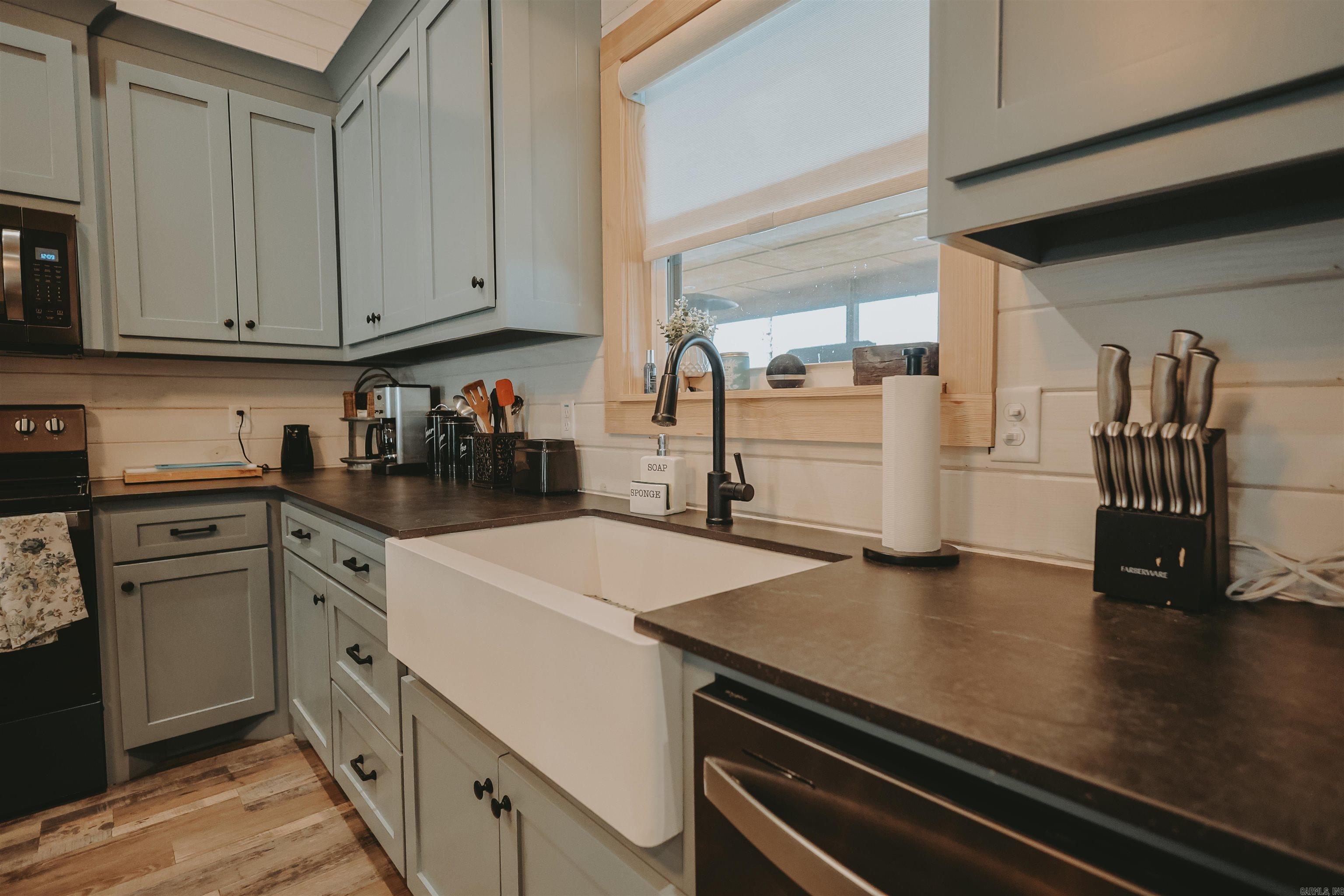RIVERCHASE - Residential