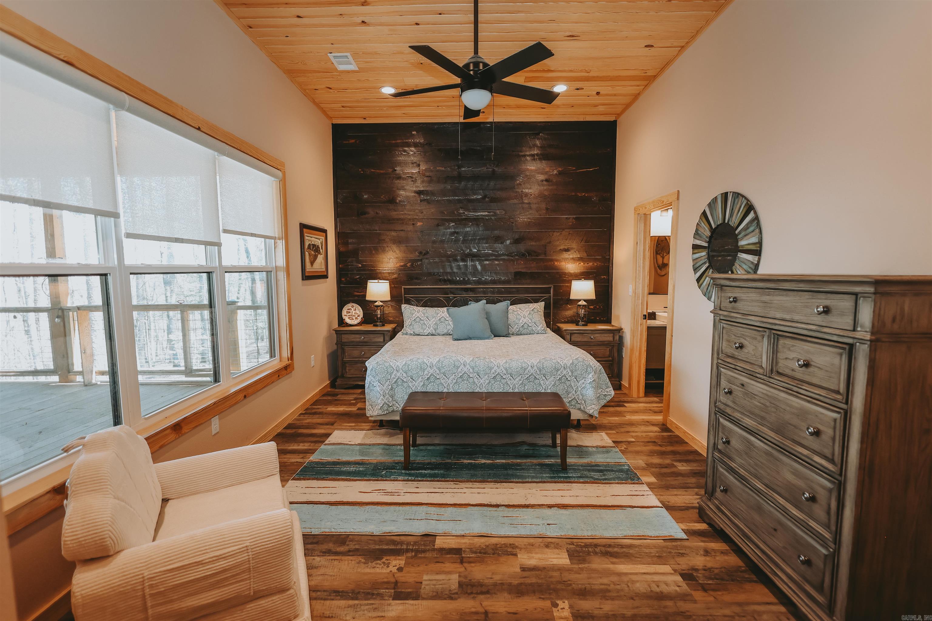 RIVERCHASE - Residential