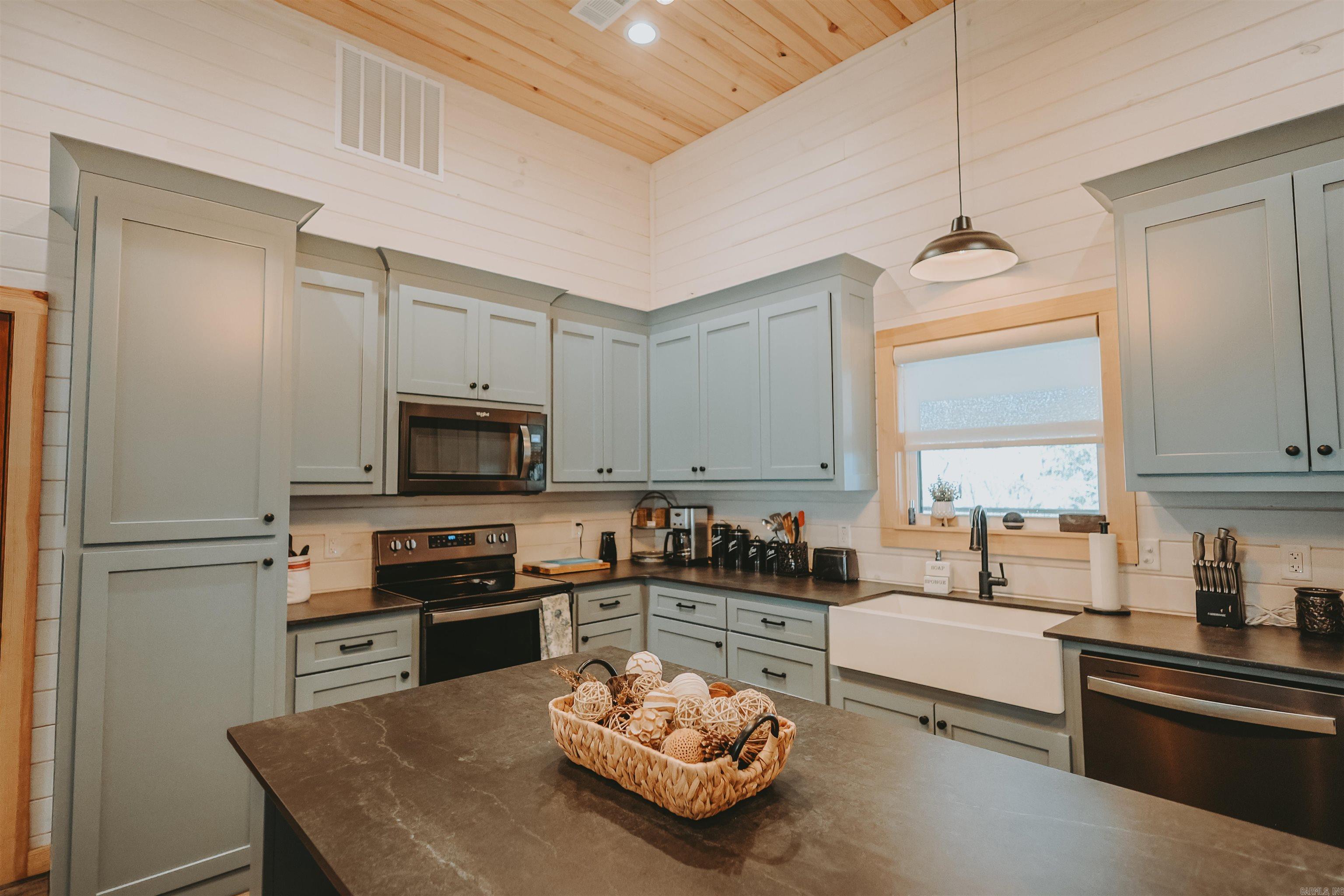 RIVERCHASE - Residential