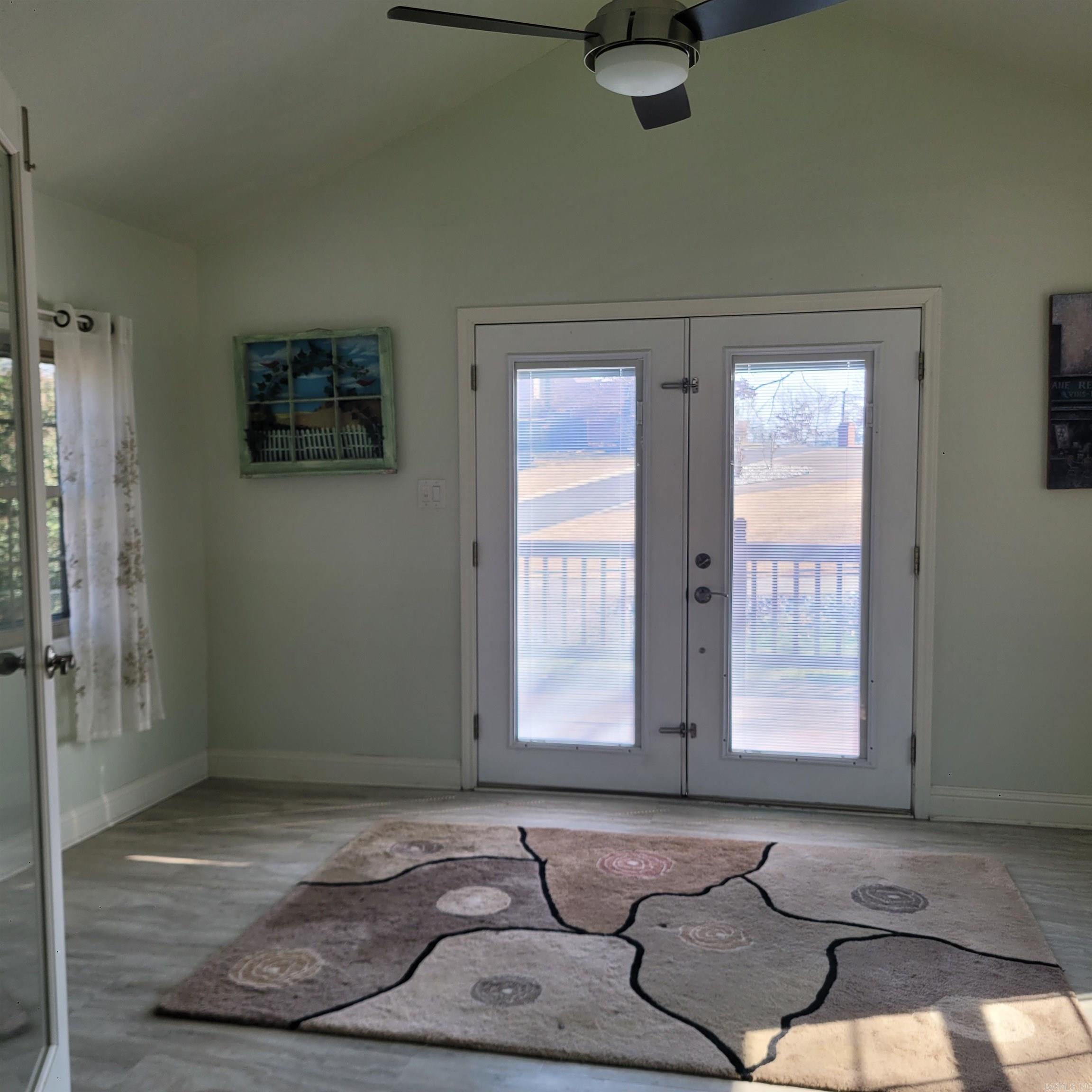 LAKE VIEW - Residential
