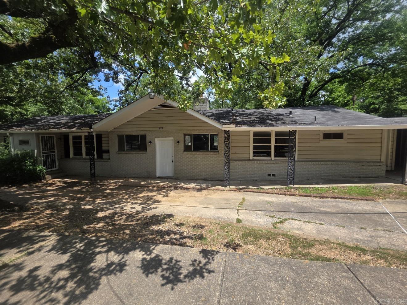5129 W 10th St, Little Rock, AR 72204 offers a fantastic opportunity for renters. Nestled in a mature, established neighborhood, this classic mid-century home combines traditional Southern charm with unbeatable urban convenience. Featuring a timeless floor plan, the home boasts a cozy living space, abundant natural light, and the distinct architectural character typical of its era.