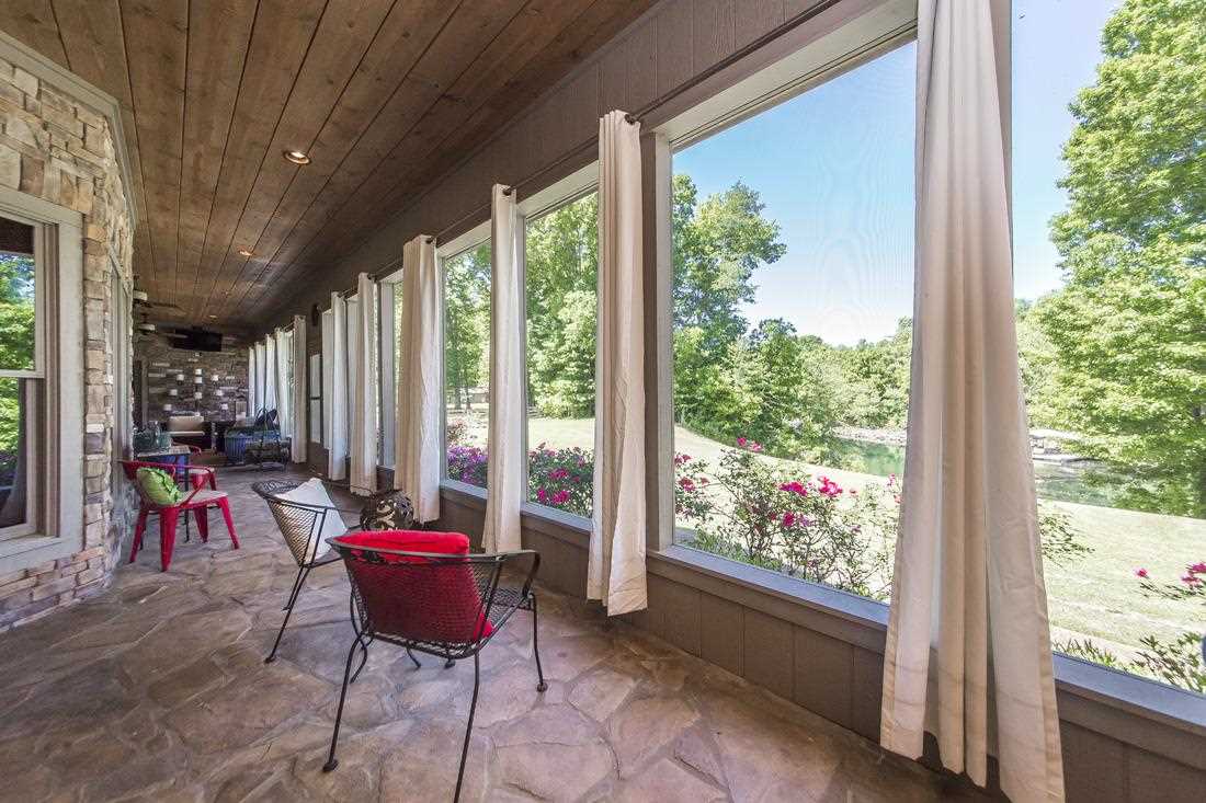 HOLIDAY HIDE-A-WAY - Residential
