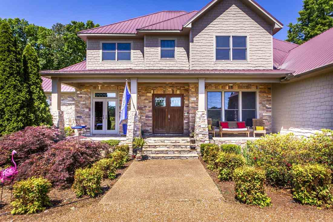 HOLIDAY HIDE-A-WAY - Residential