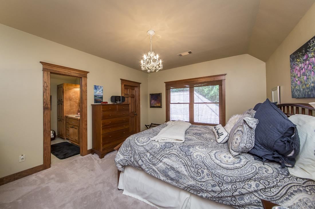 HOLIDAY HIDE-A-WAY - Residential
