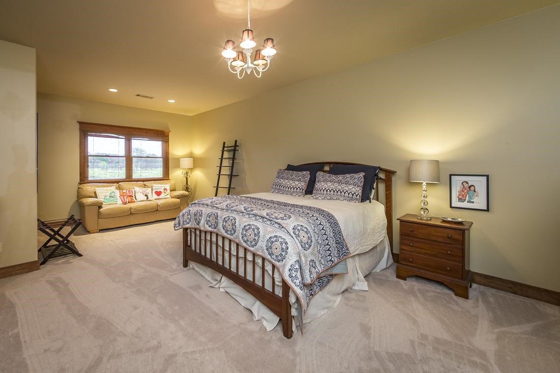 HOLIDAY HIDE-A-WAY - Residential