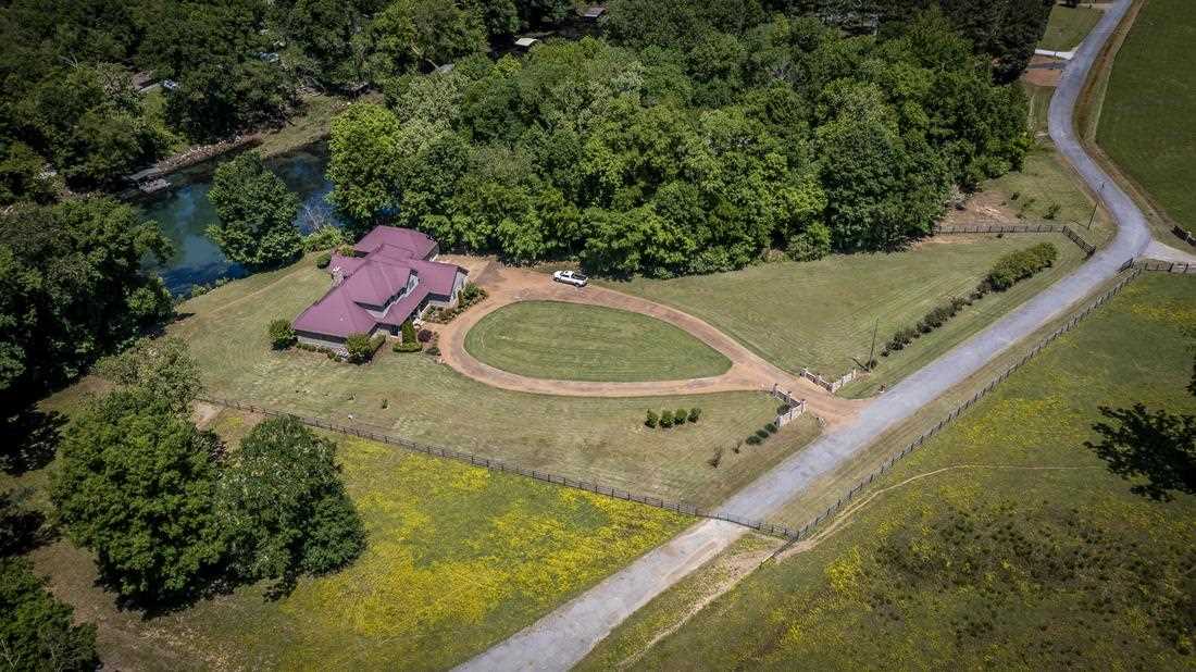 HOLIDAY HIDE-A-WAY - Residential