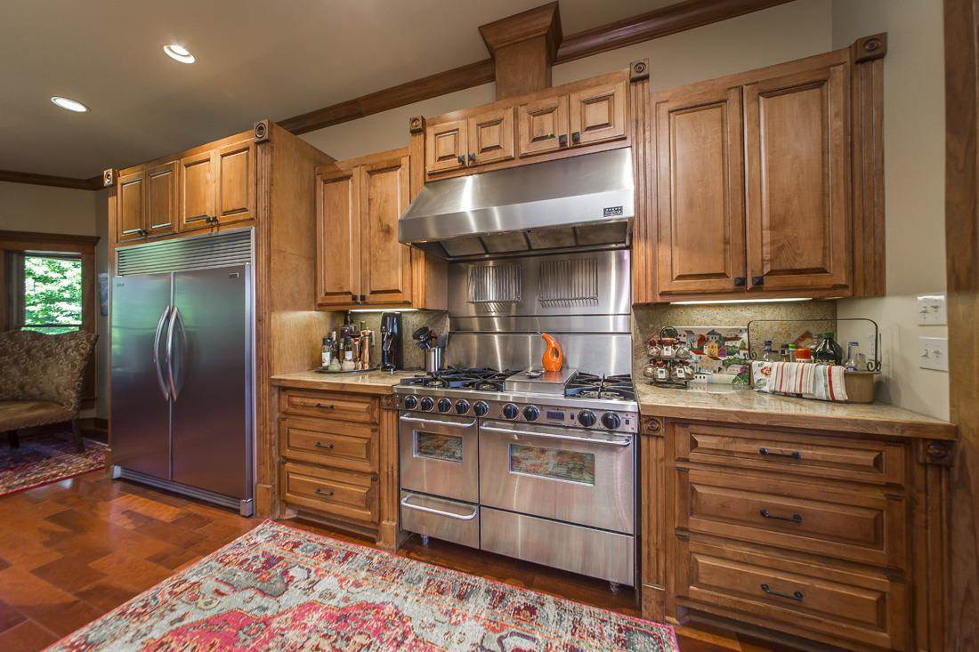 HOLIDAY HIDE-A-WAY - Residential