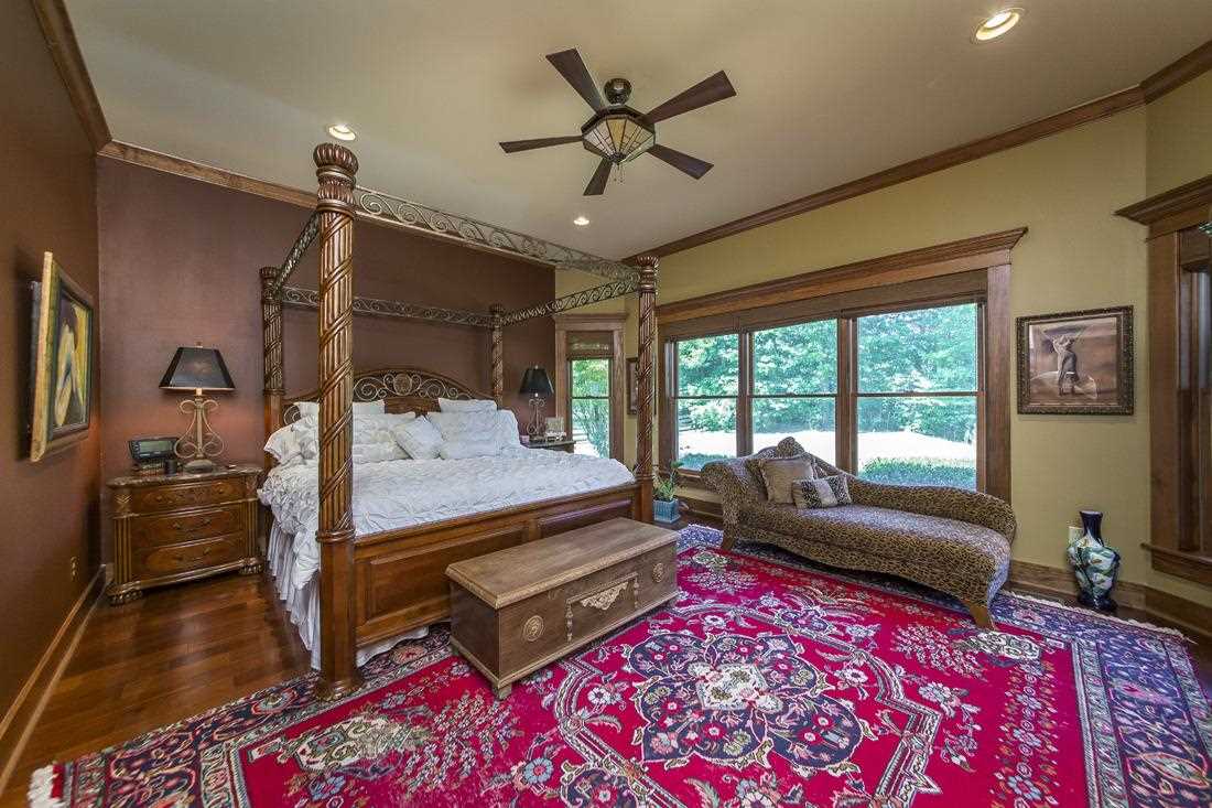 HOLIDAY HIDE-A-WAY - Residential