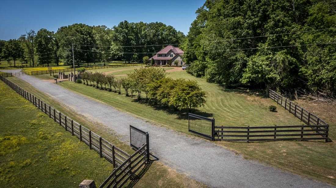 HOLIDAY HIDE-A-WAY - Residential