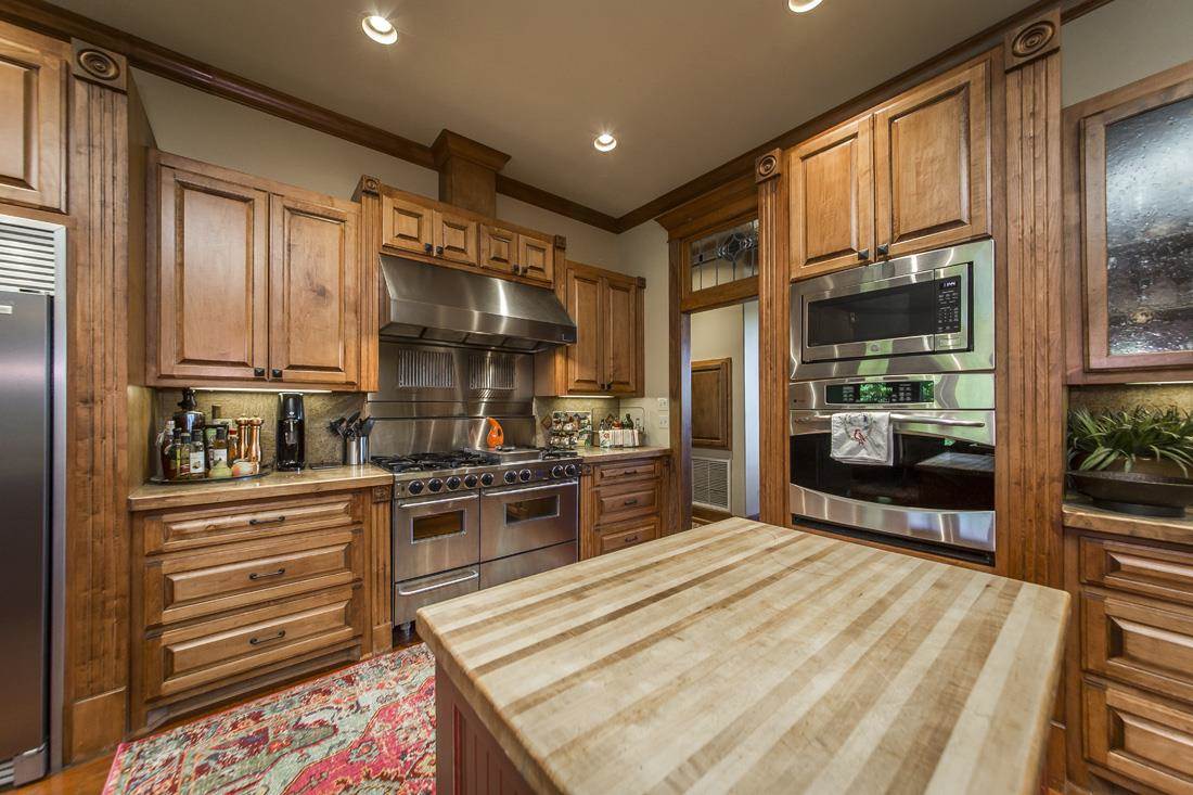 HOLIDAY HIDE-A-WAY - Residential