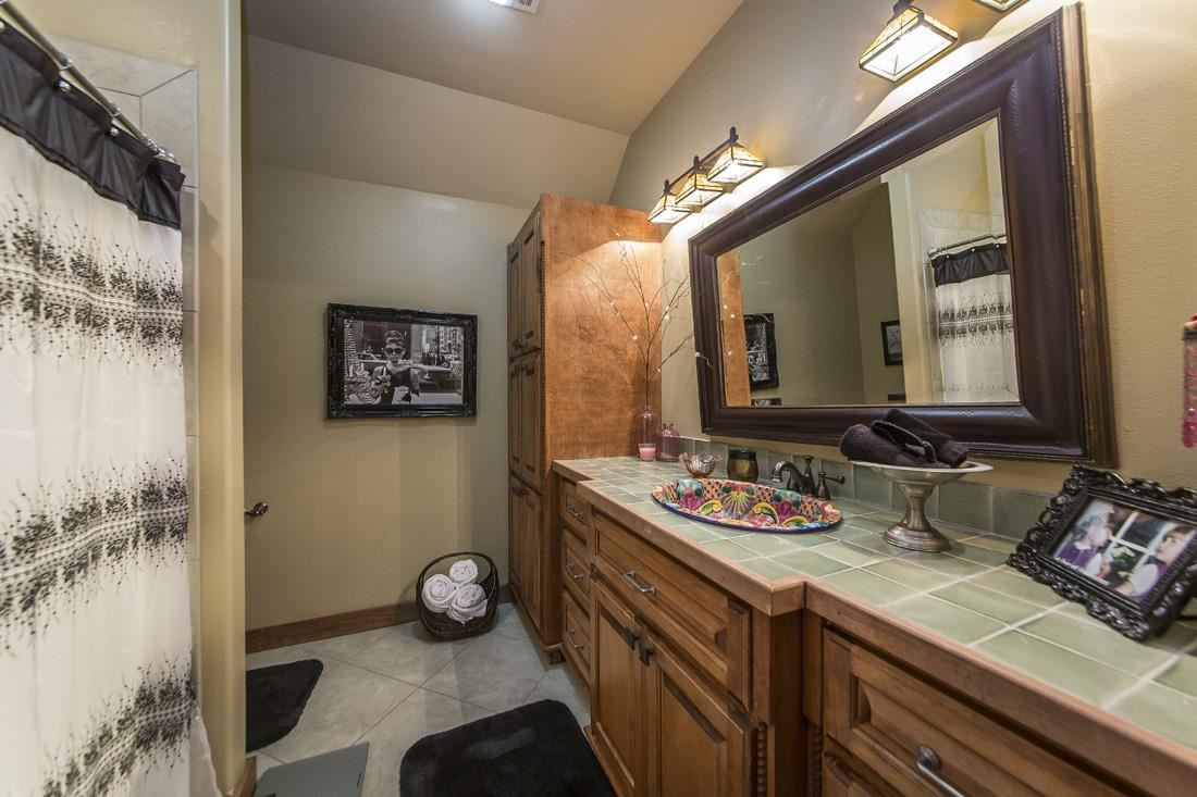 HOLIDAY HIDE-A-WAY - Residential