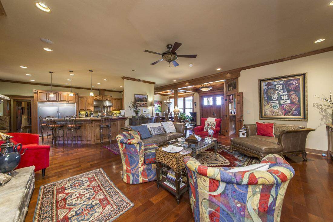 HOLIDAY HIDE-A-WAY - Residential