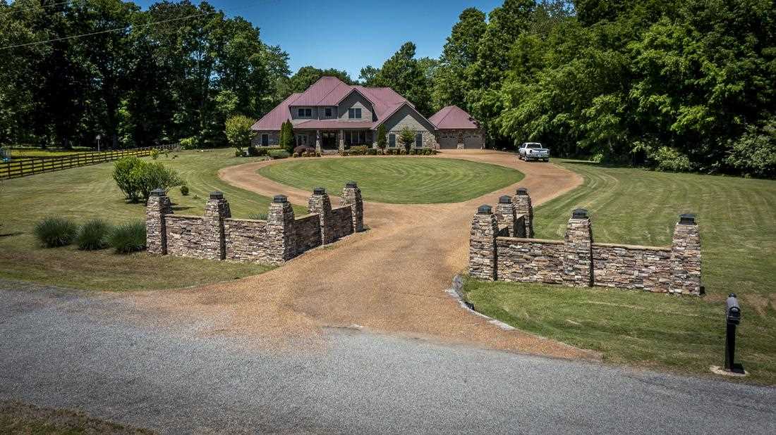 HOLIDAY HIDE-A-WAY - Residential