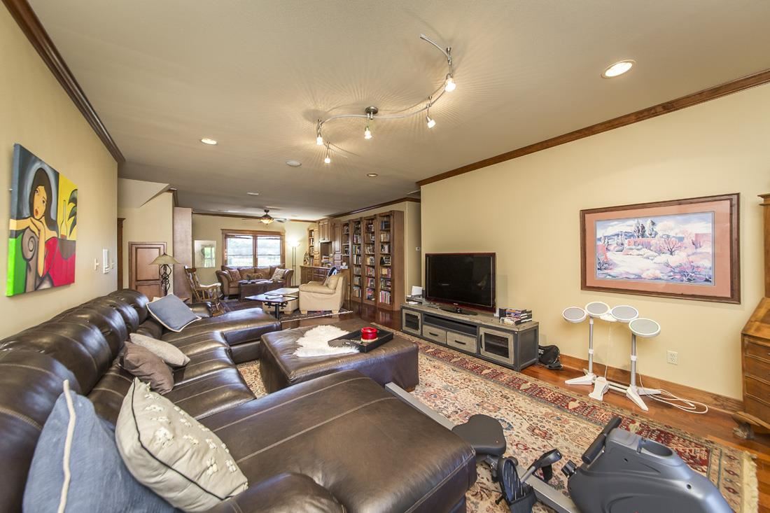 HOLIDAY HIDE-A-WAY - Residential