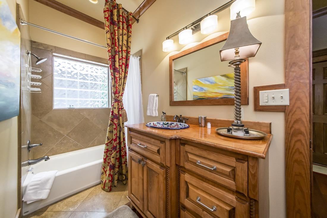 HOLIDAY HIDE-A-WAY - Residential